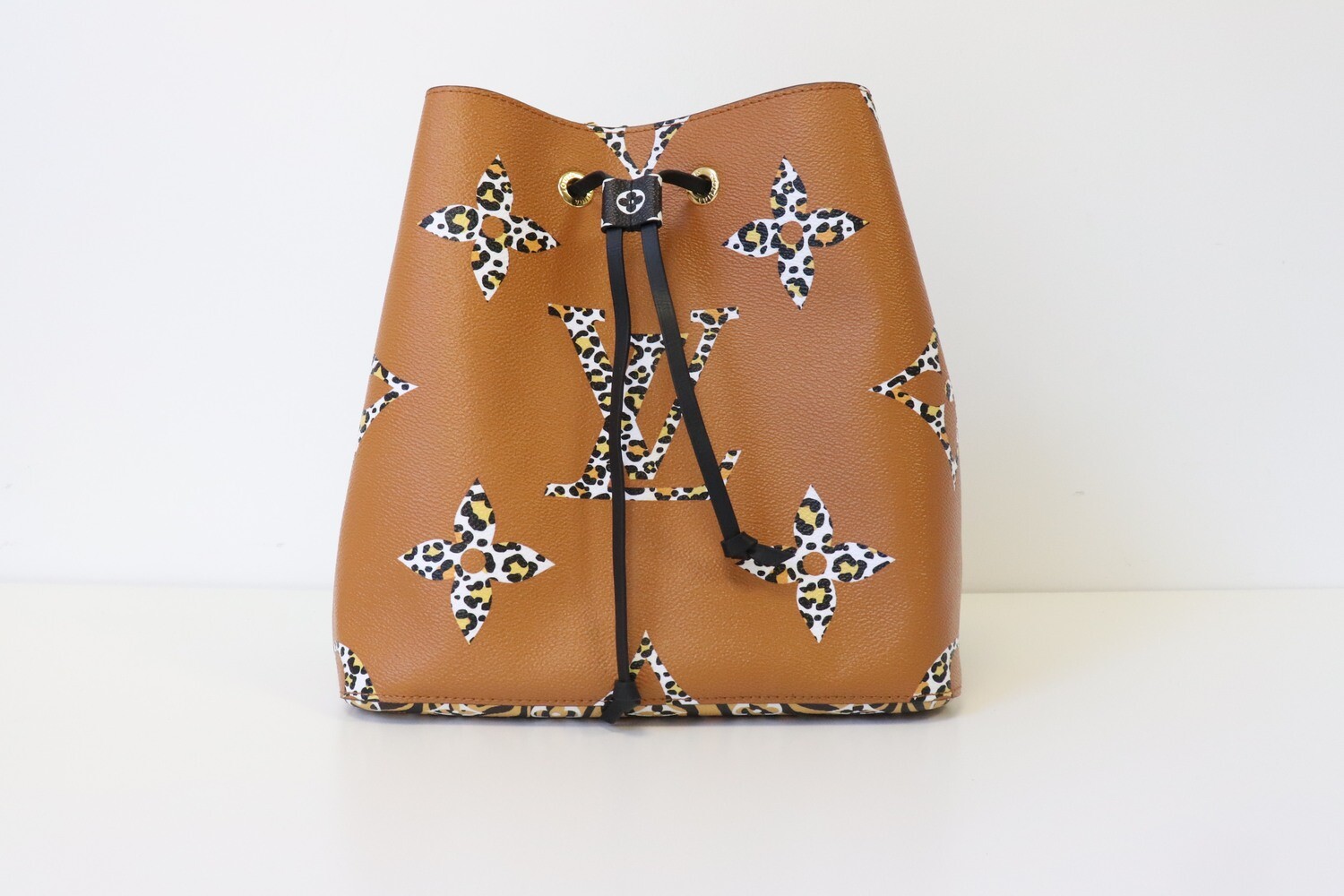 Louis Vuitton Neo Noe Jungle Caramel, Preowned in Dustbag
