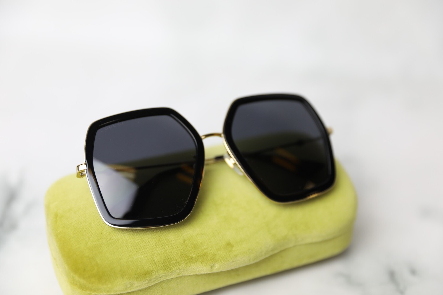 Gucci Oversized Sunglasses, Preowned in Case WA001