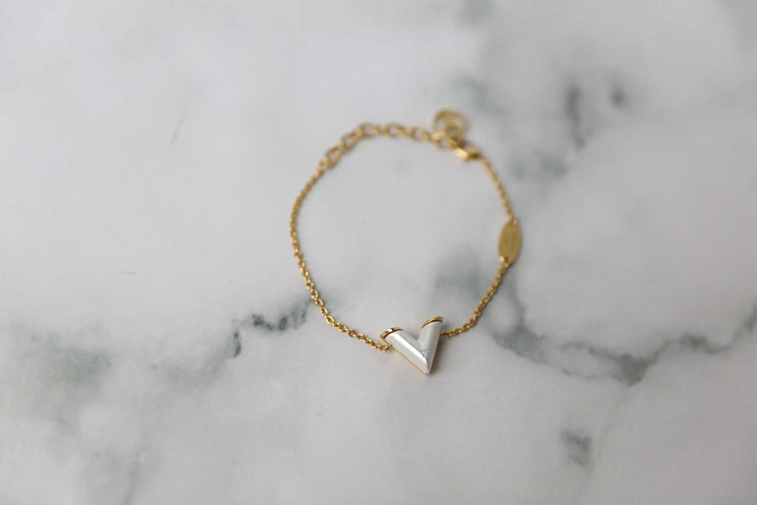 Louis Vuitton Essential V Pearlfection Bracelet, Preowned in Dustbag WA001