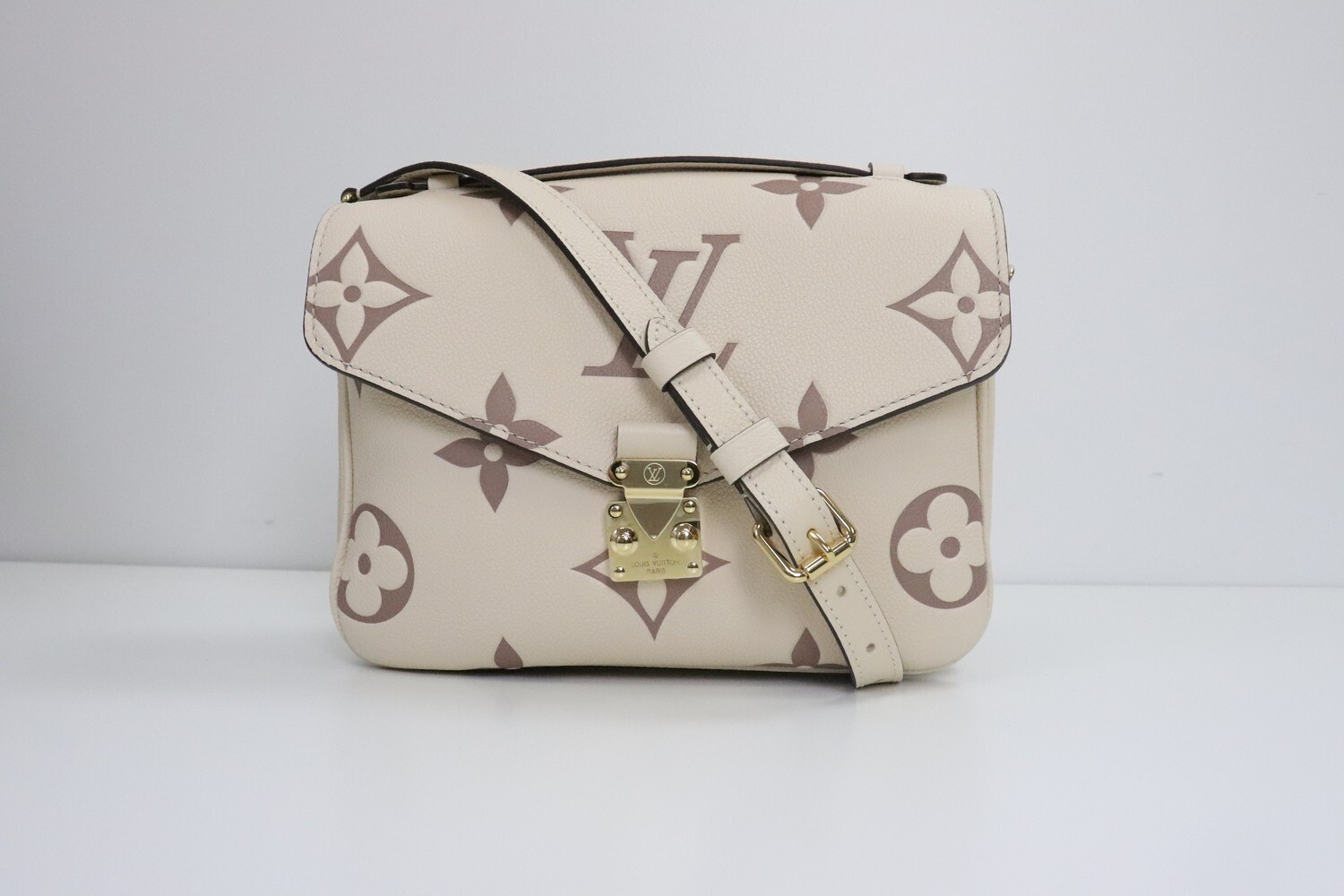 Louis Vuitton, Bags, Louis Vuittons Pochette Metis In Cream