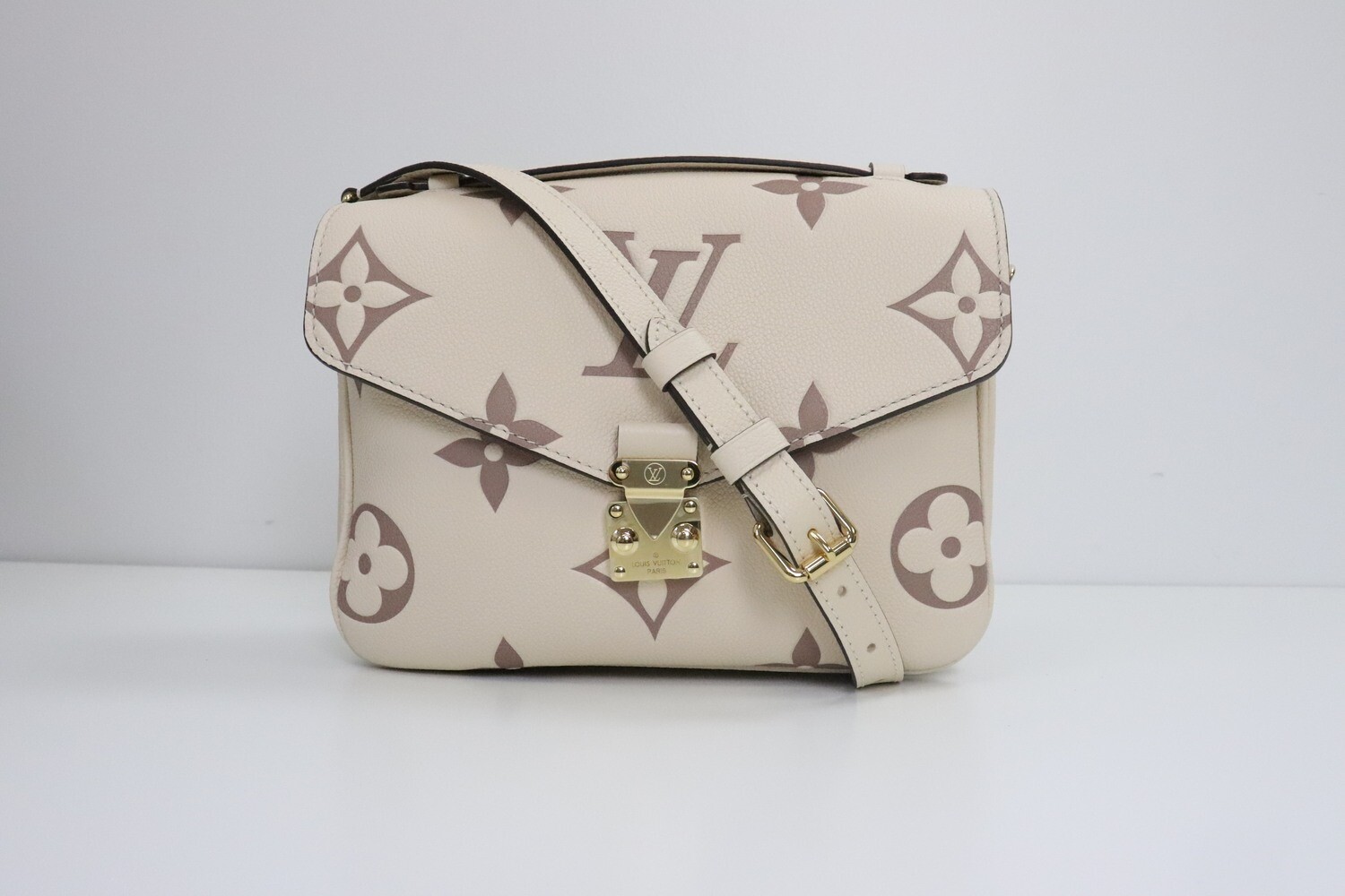 vuitton metis bicolor