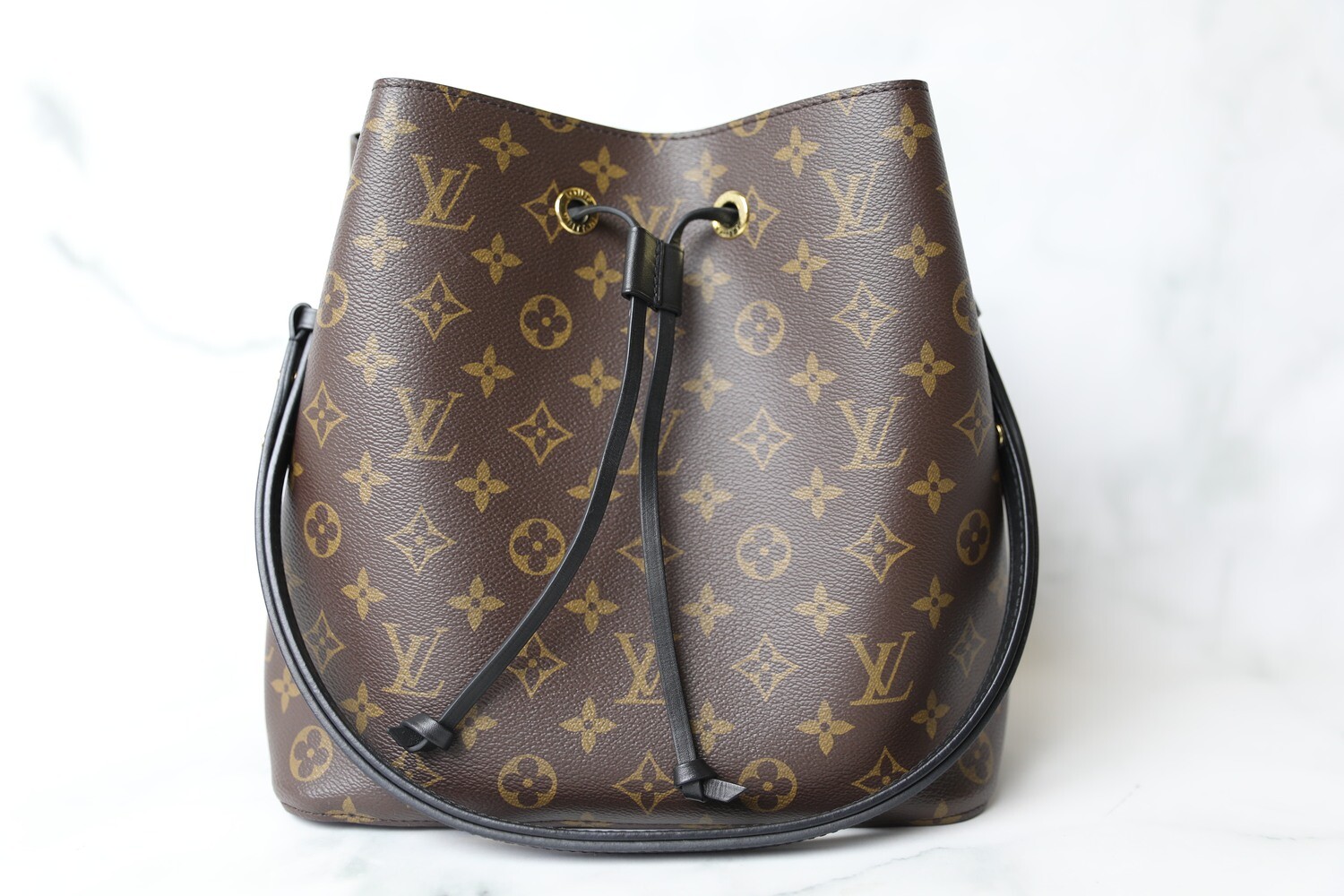 Louis Vuitton NeoNoe, Monogram with Black Trim, Preowned in Dustbag WA001