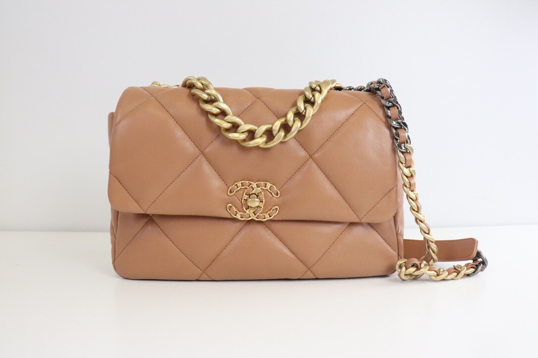 Chanel 19 Large Caramel, New in Box