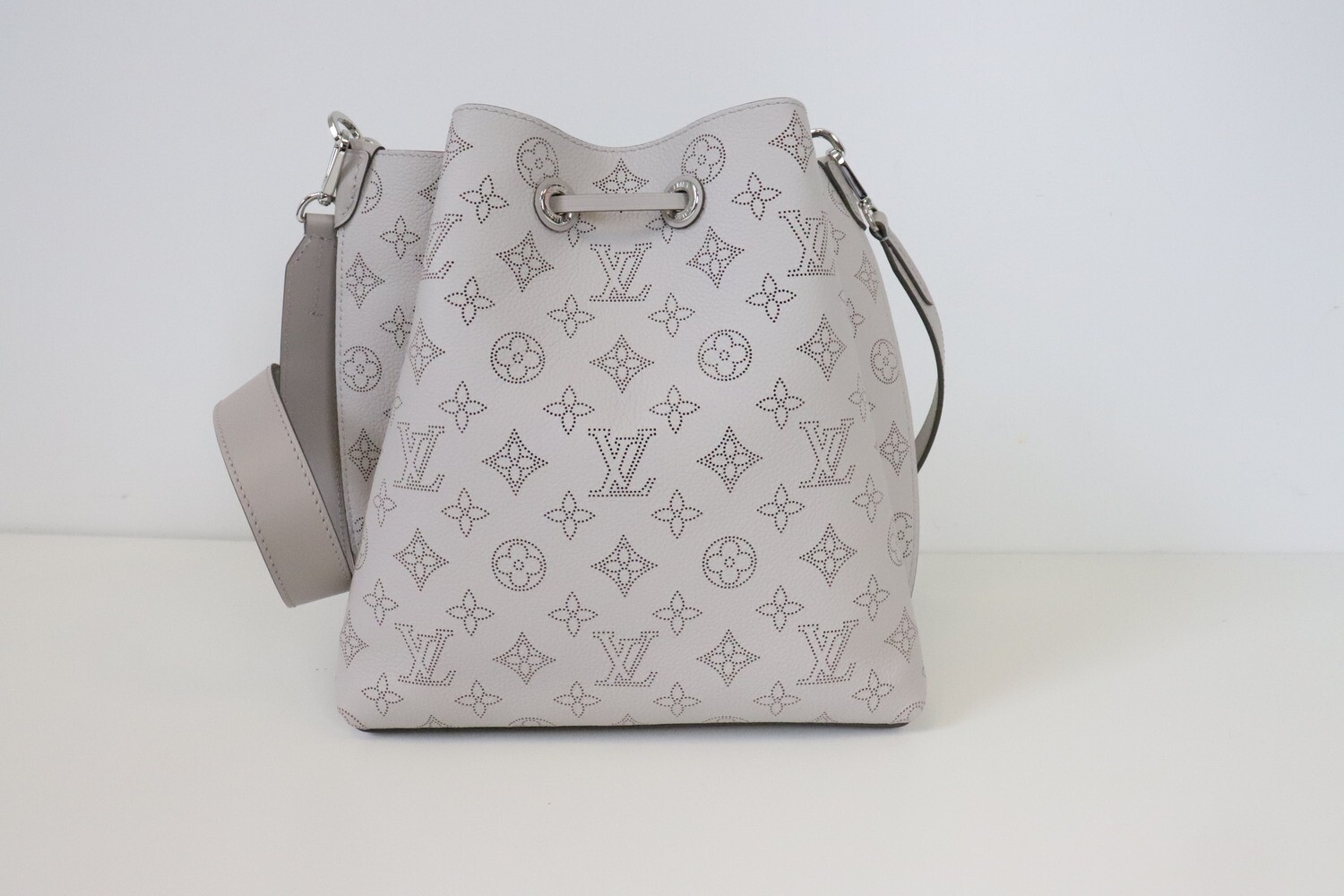 Lv muria bucket bag hotsell