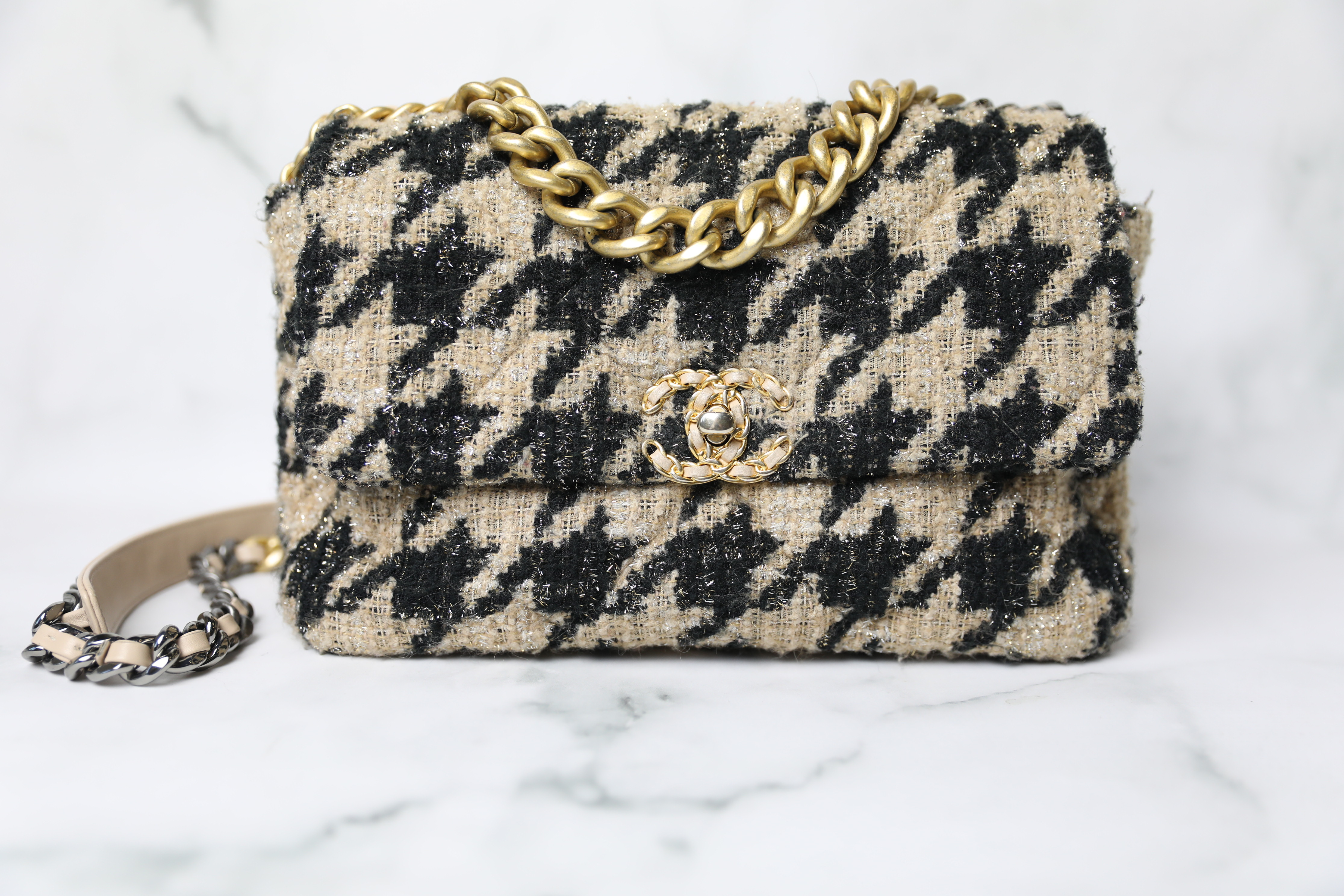 Chanel 19 Jumbo, Beige and Black Houndstooth Tweed, Preowned in Box WA001
