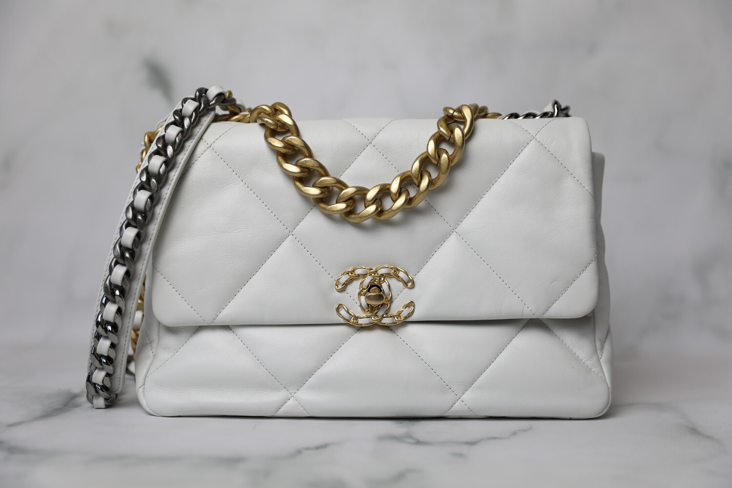 Chanel 19 Jumbo, White, Preowned in Box WA001