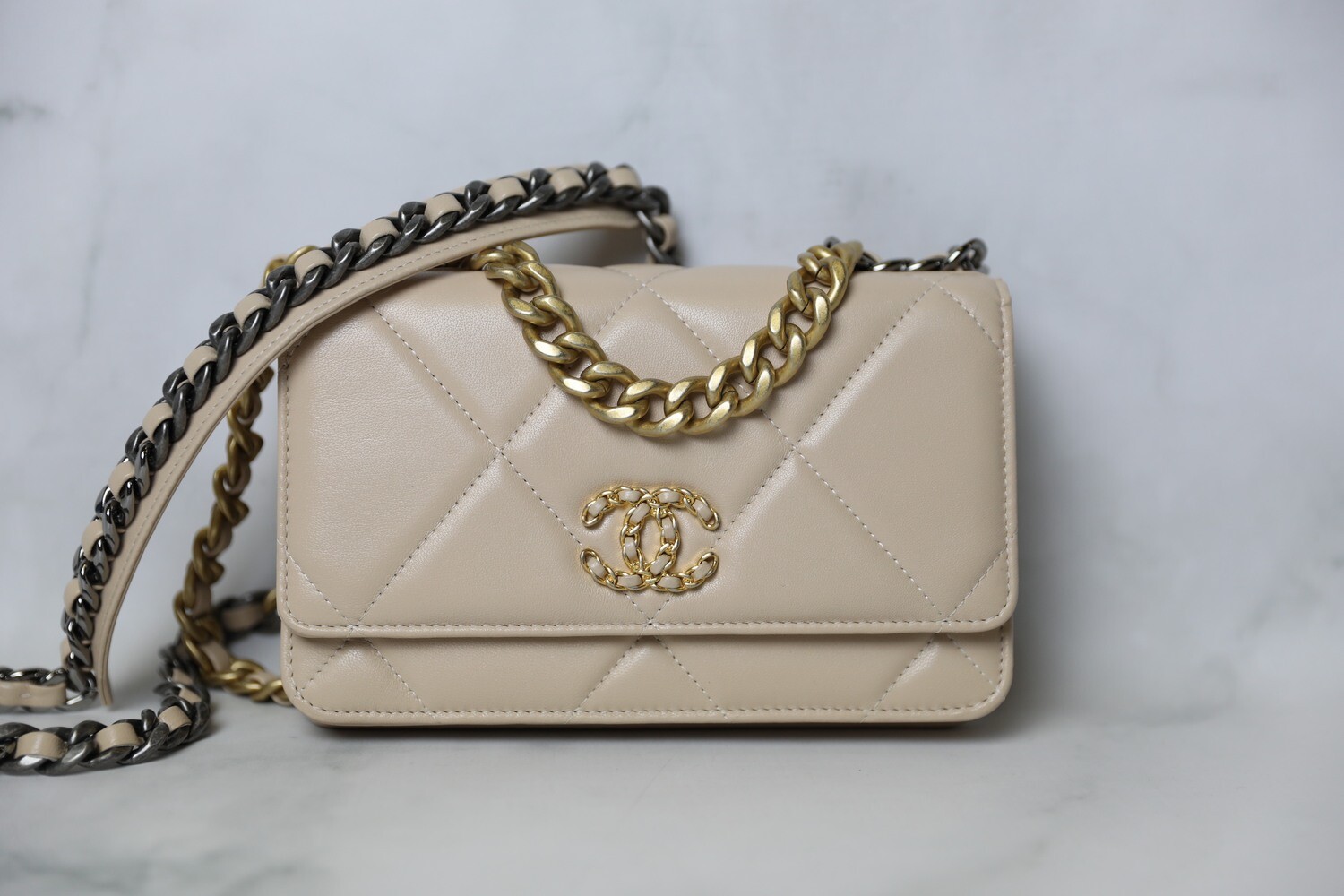 Chanel 19 Wallet on Chain. Beige, New in Box WA001