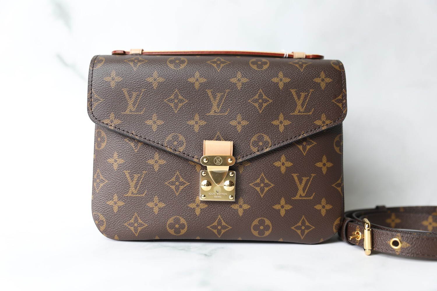 Louis Vuitton Pochette Metis, Monogram New in Dustbag WA001