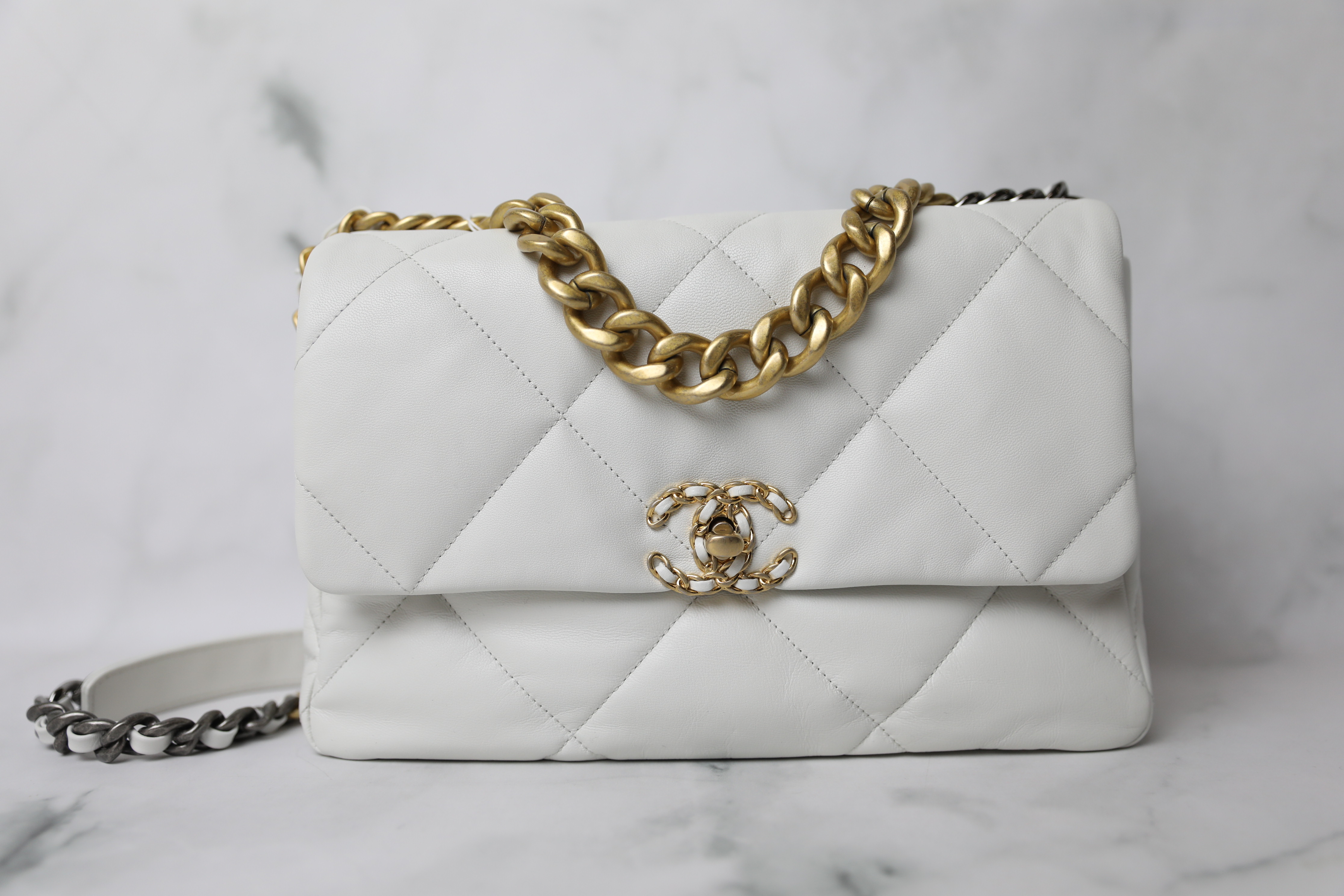 Chanel 19 Large, White, Preowned in Box WA001