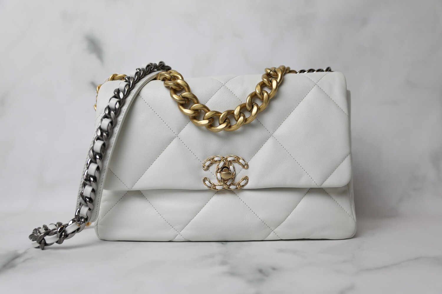 Chanel 19 Large White Preowned in Box WA001