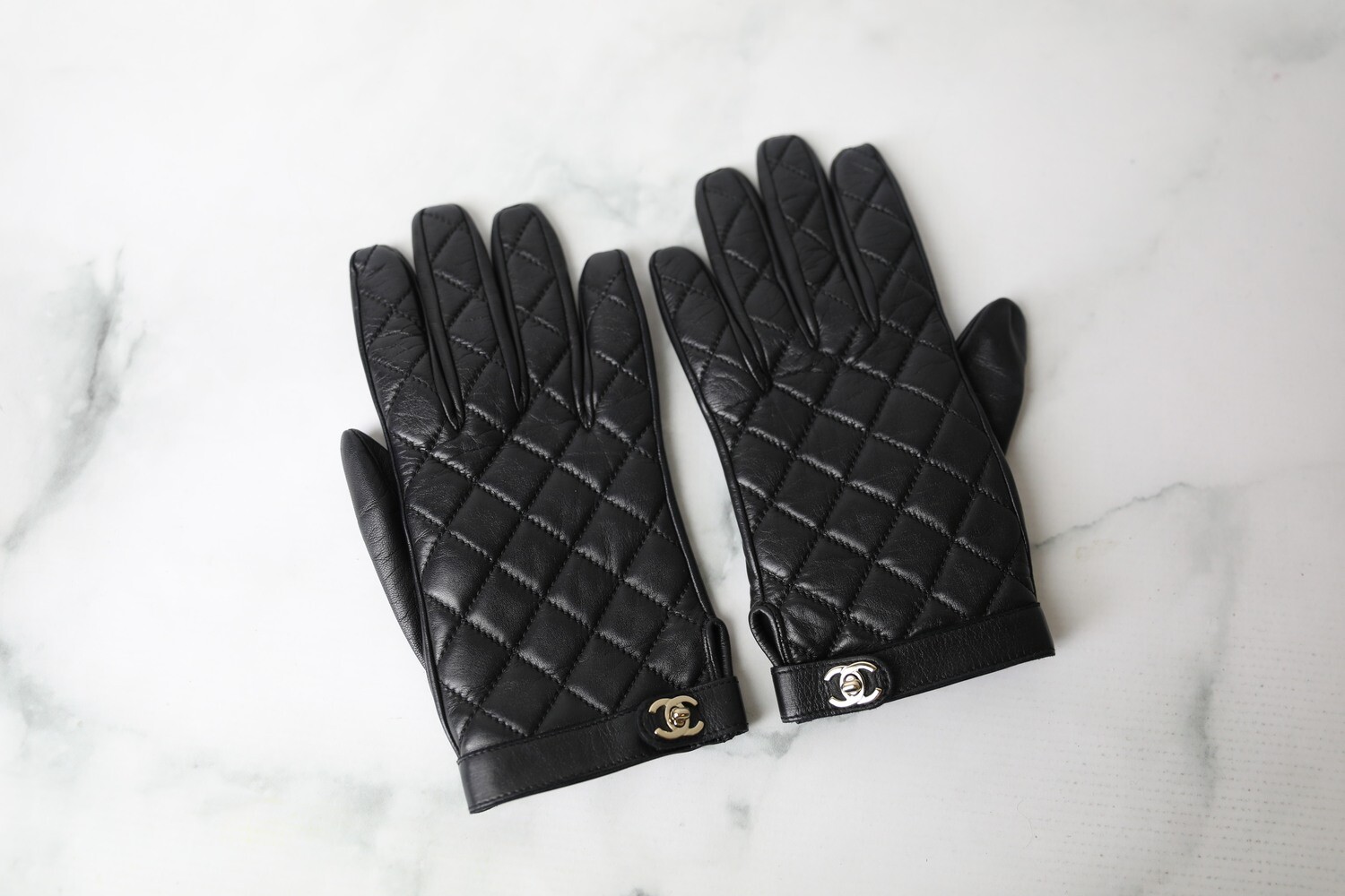 Chanel Gloves, Black Lambskin, Size 8, Preowned in Box WA001