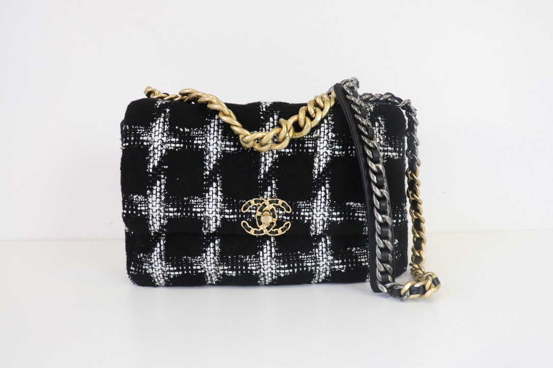 Chanel 19 Large Tweed Black and White, New in Dustbag