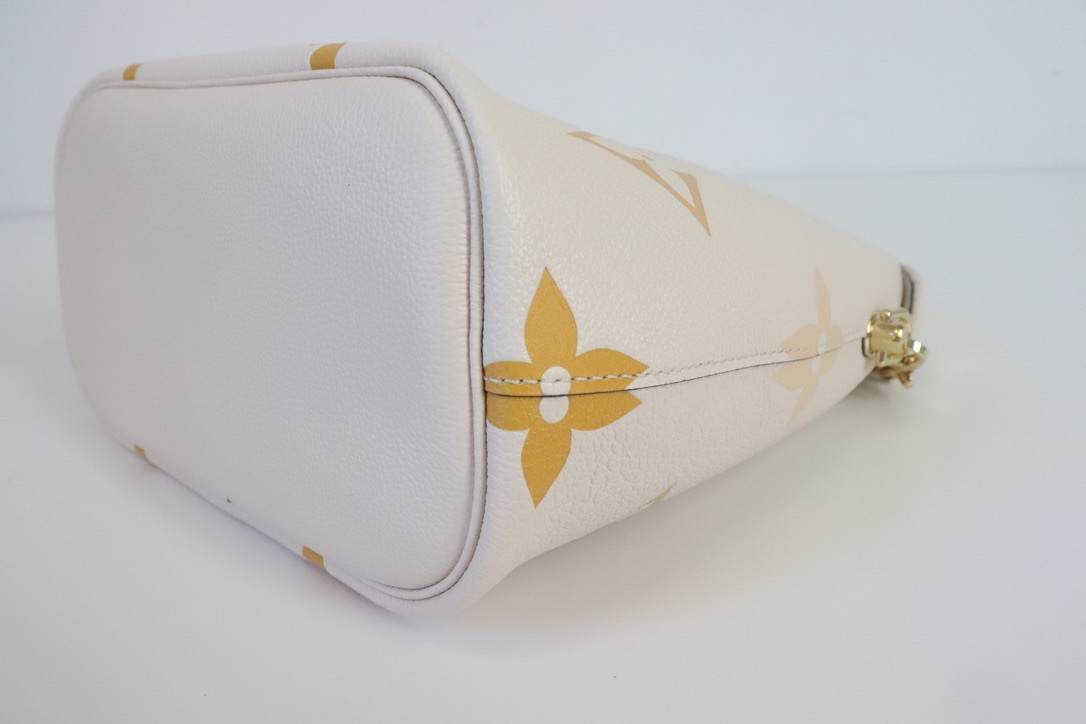 Louis Vuitton Marshmallow Bag – ZAK BAGS ©️