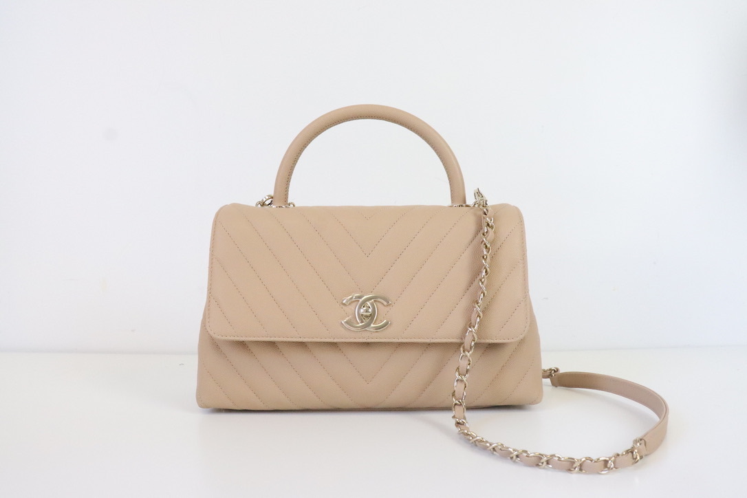 Coco handle leather handbag Chanel Beige in Leather - 35688460