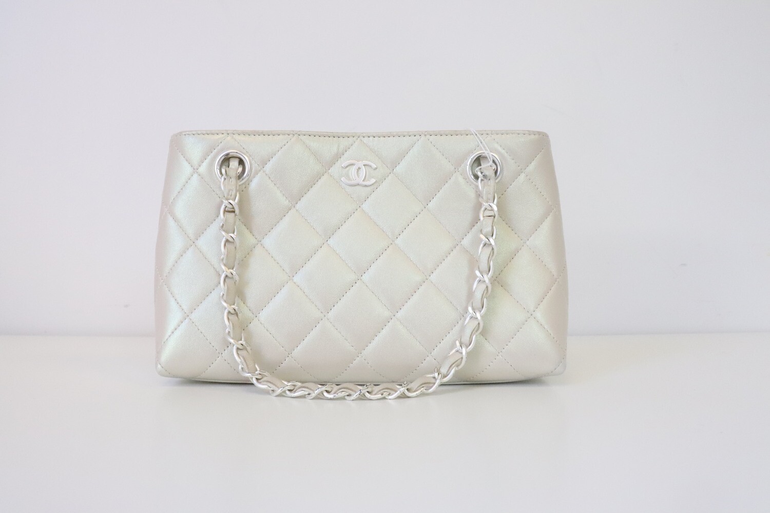 Chanel seasonal handbag iridescent lambskin leather, gold hardware, Preowned in Box
