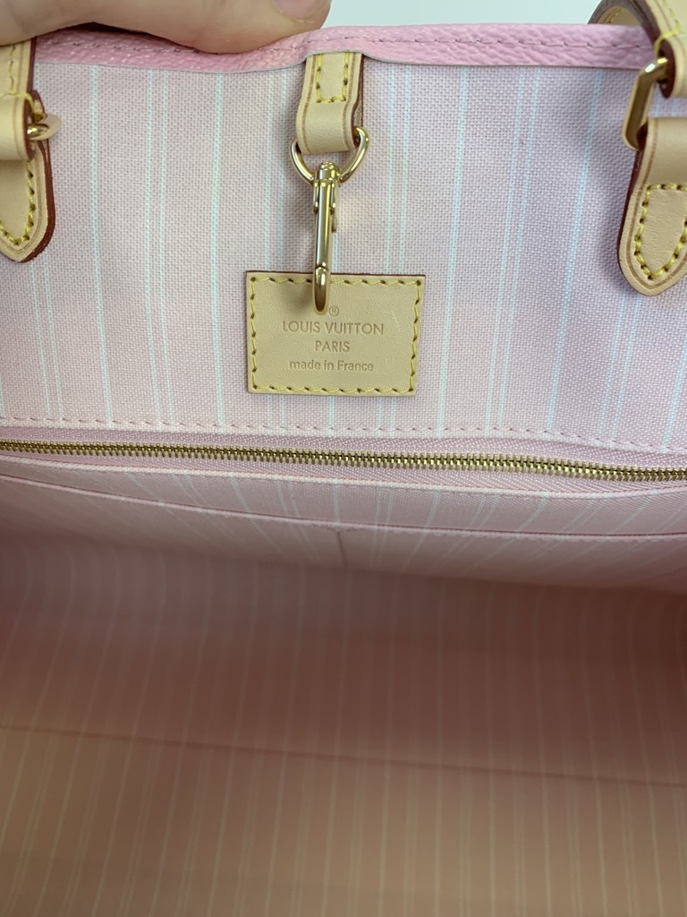 Louis Vuitton Gradient Pink Monogram By the Pool Onthego Cities Dubai –  The Closet