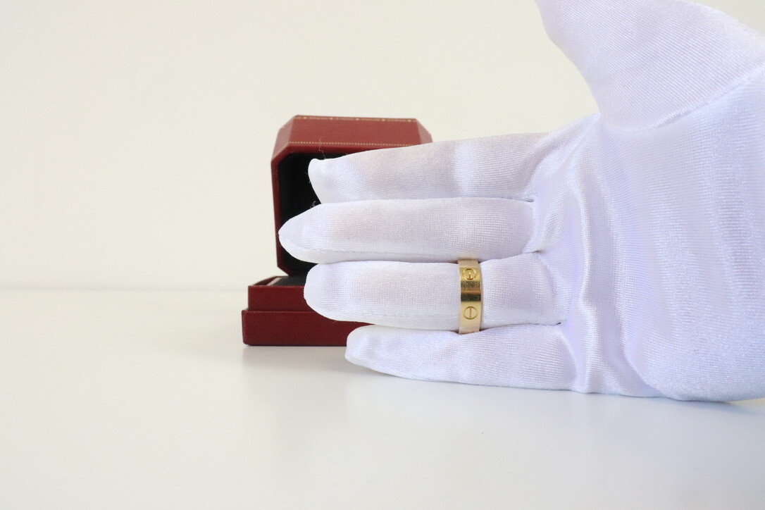 Cartier Love Ring 18K Gold Size 57, Preowned in Box