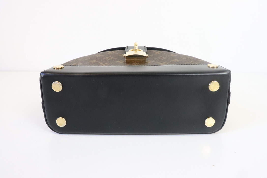 Louis Vuitton *Very Rare* Epi Small Bento Box In Black – Trésor Vintage