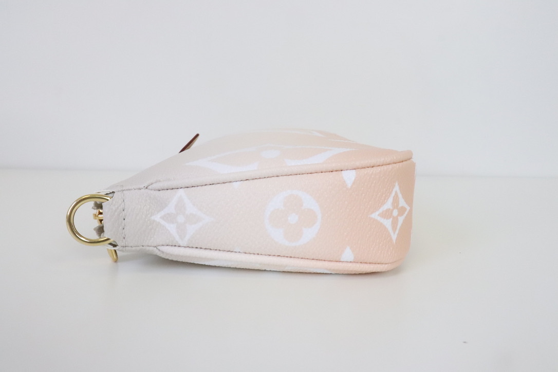 Louis Vuitton On the Go GM Pool, Pink/Yellow Ombre, New in Dustbag - Julia  Rose Boston
