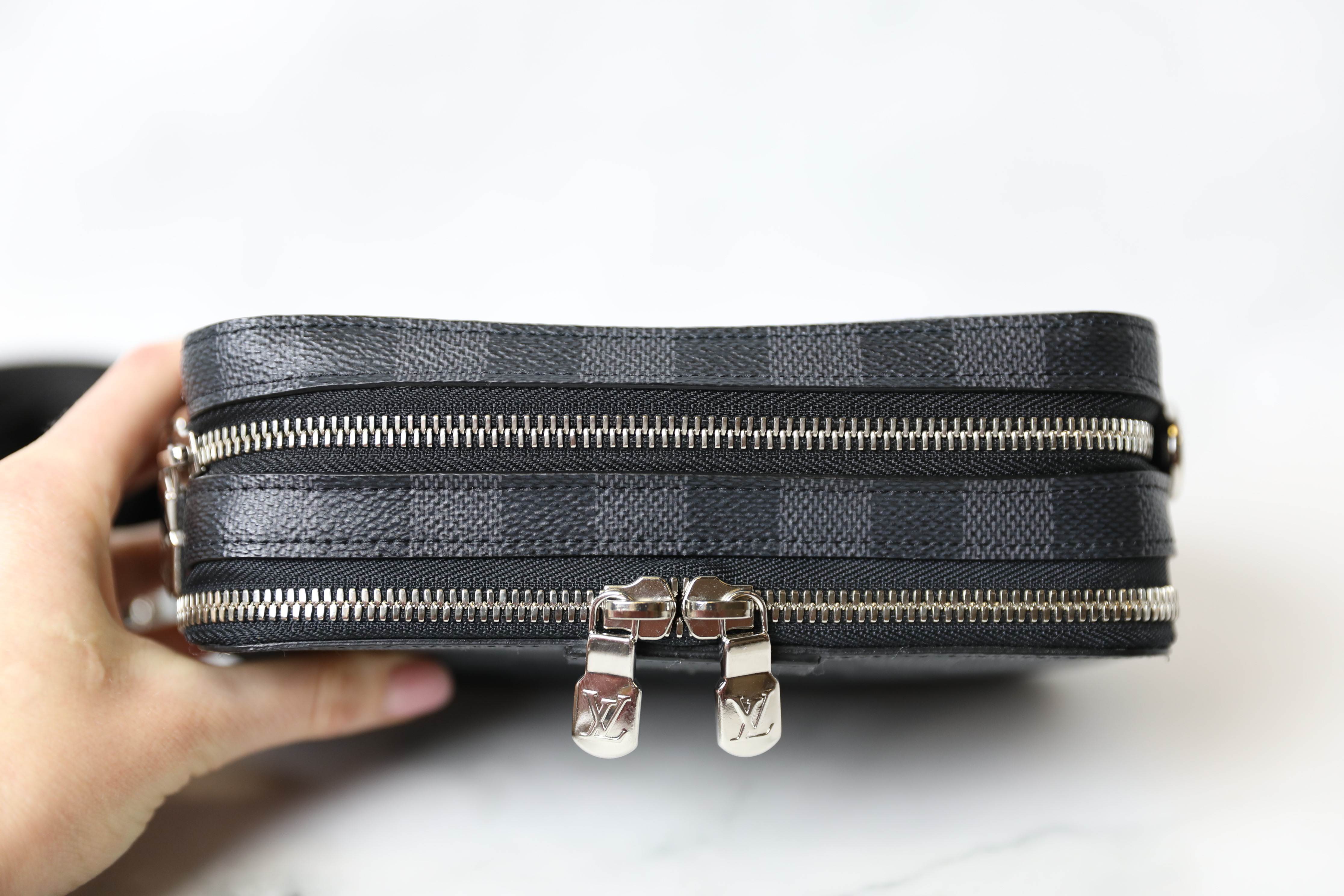 Louis Vuitton Mens Wearable Wallet Damier Graphite – Luxe Collective