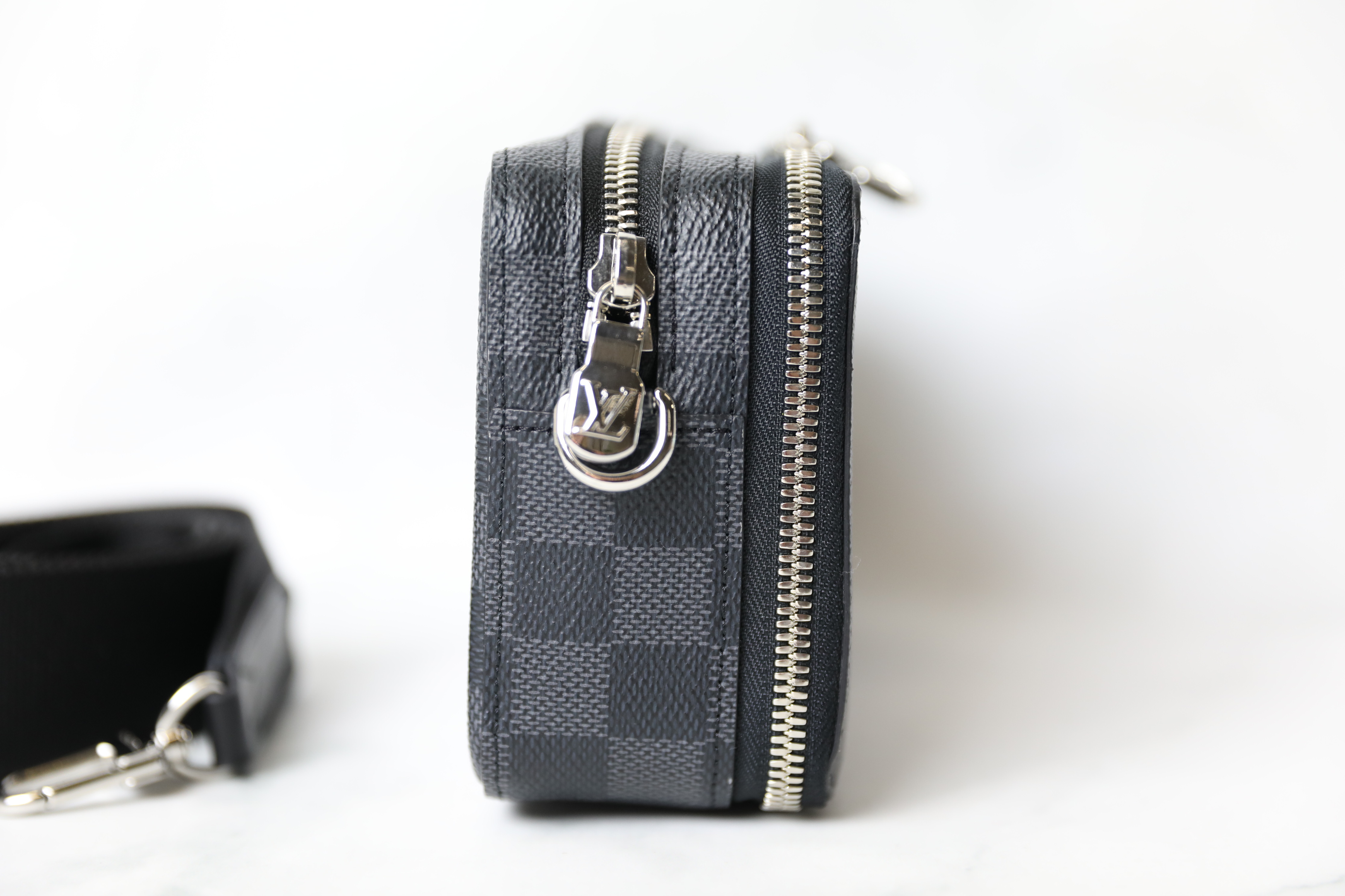 Sell Louis Vuitton Alpha Wearable Wallet Damier Graphite - Black/Grey
