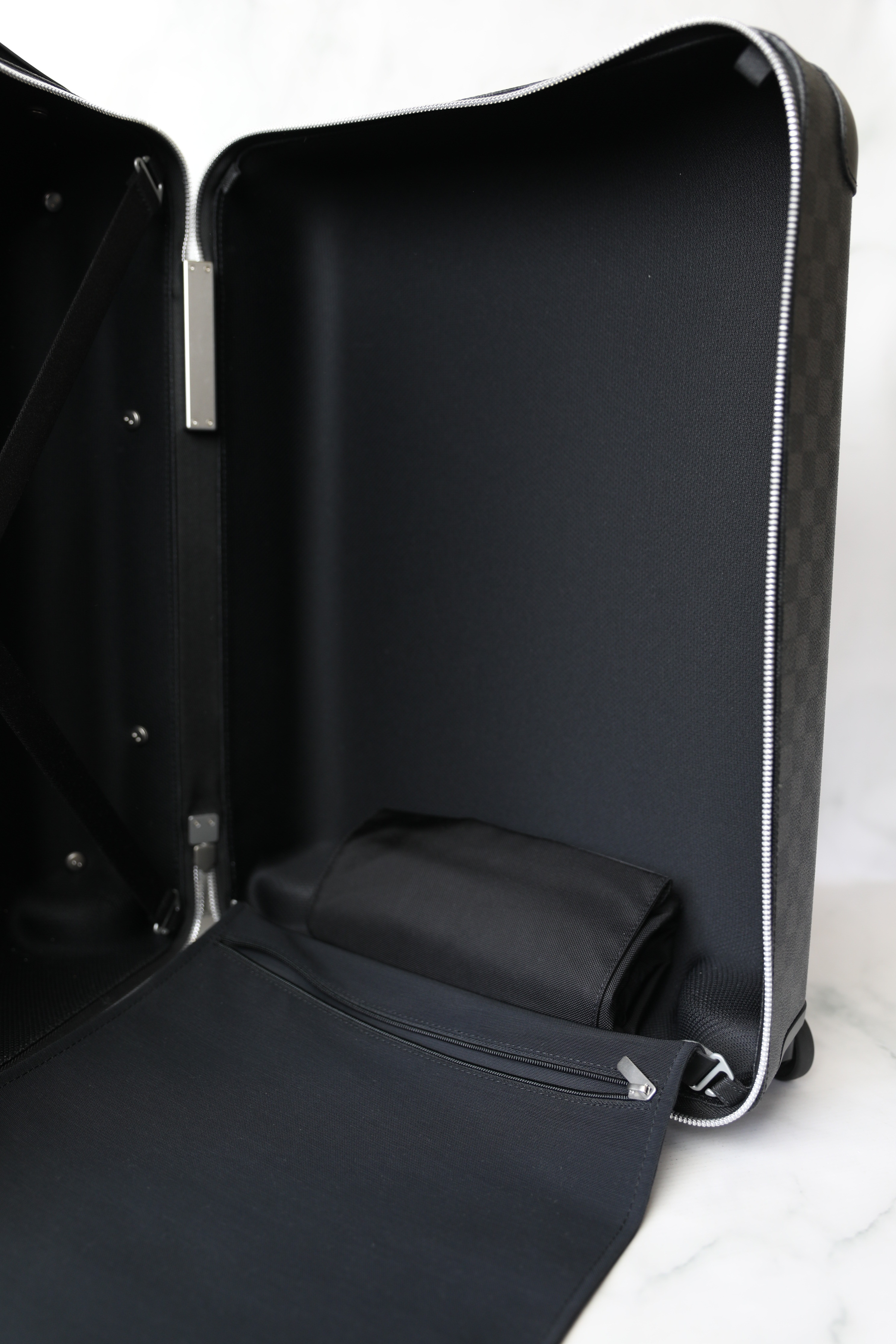 Louis Vuitton Damier Graphite Horizon 55 - Grey Carry-Ons, Luggage -  LOU749326