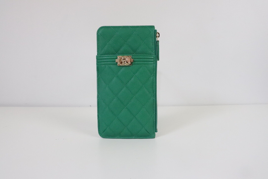 Chanel Phone Case Green Caviar Leather, Gold Hardware, New in Box