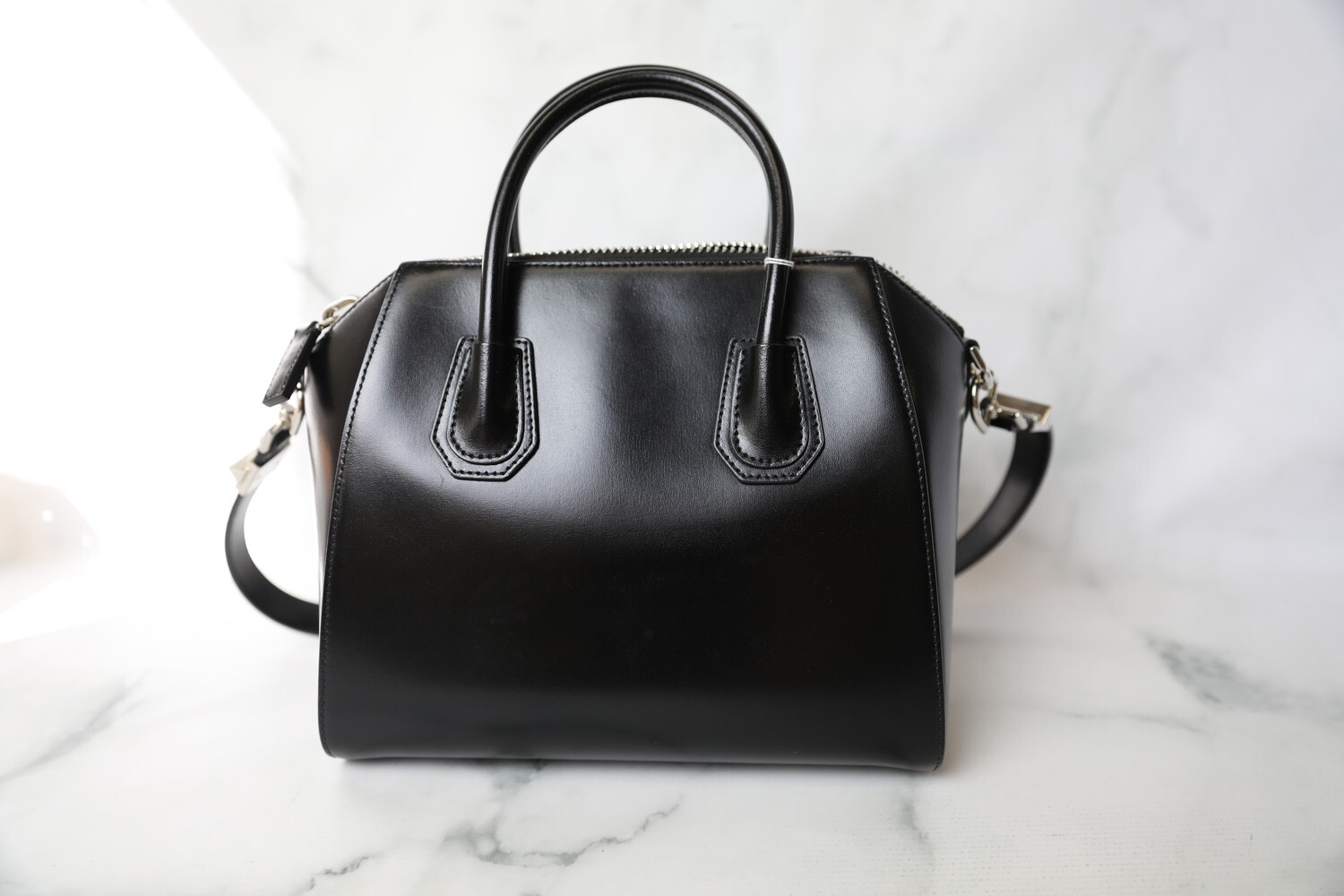 Givenchy Antigona Small, Black Smooth Leather with Silver Hardware,  Preowned in Dustbag WA001