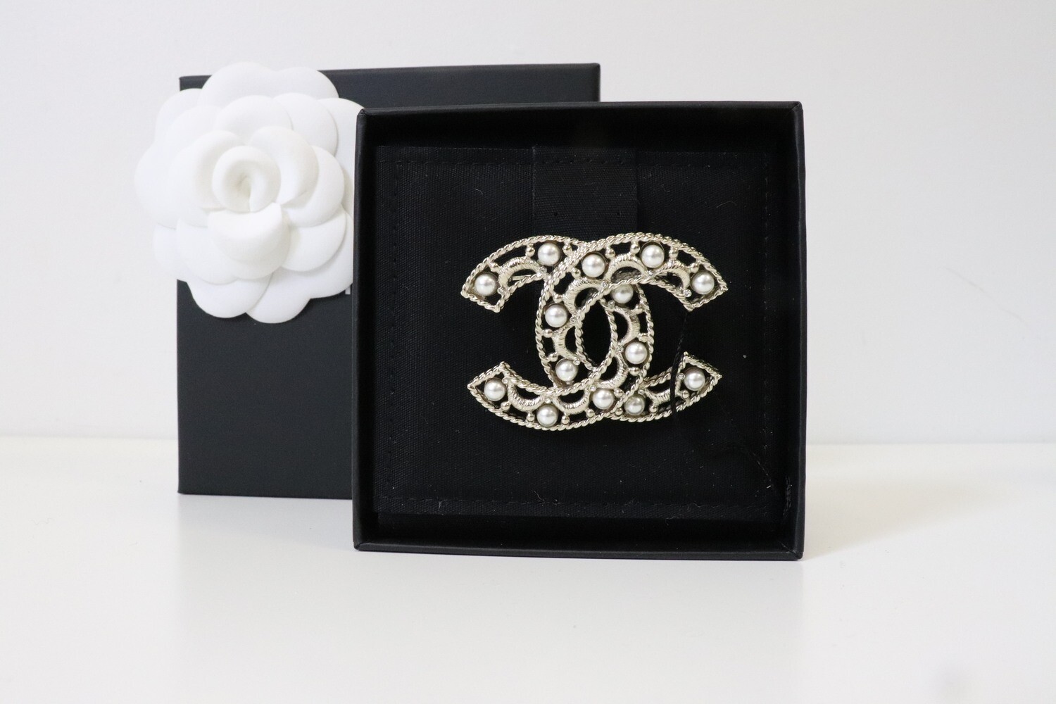 Chanel Brooch 21P Outline with Pearl, New in Box