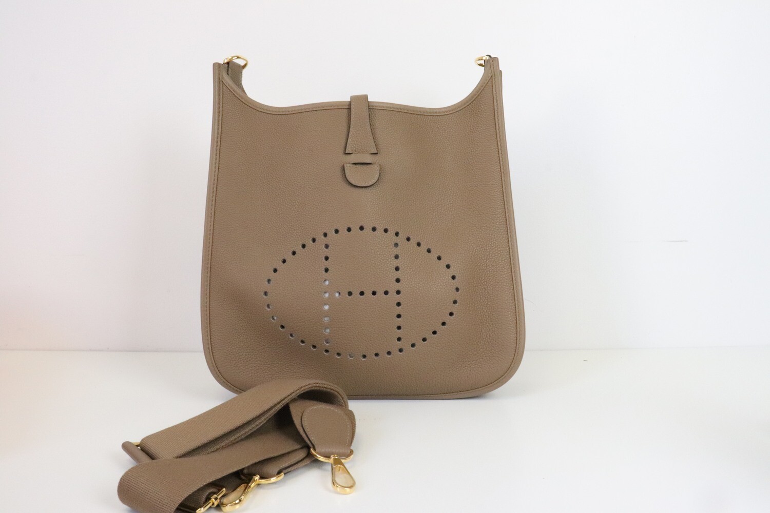 Hermes Evelyne PM, Beige de Weimar Clemence Leather, Gold Hardware, New in Box