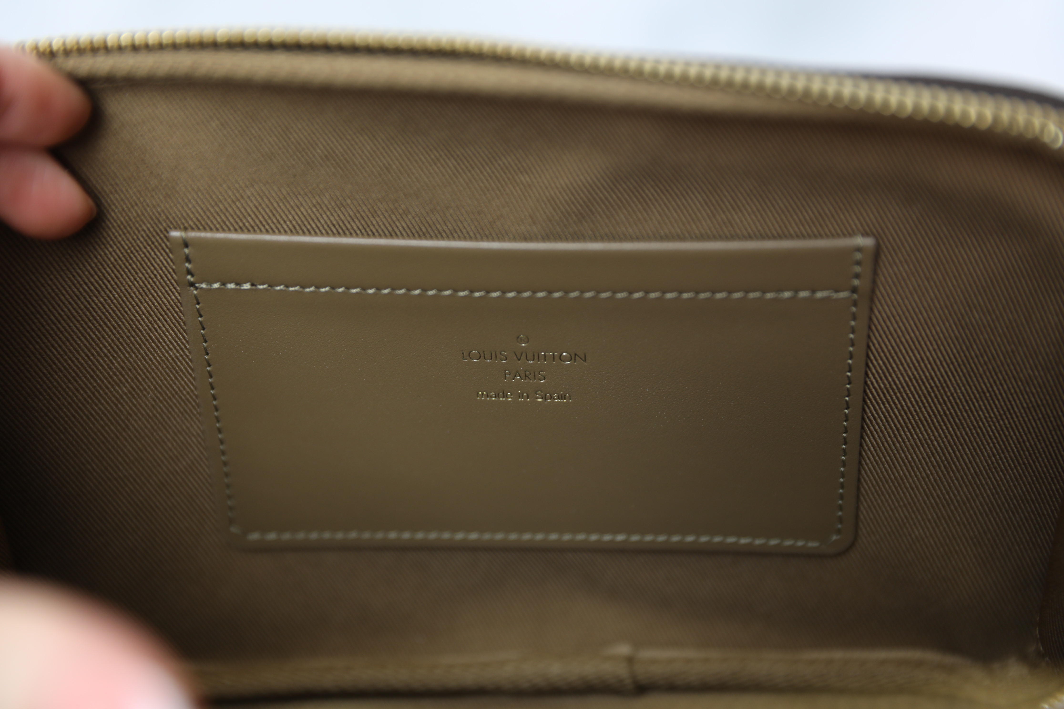 Louis Vuitton Monogram Utility Crossbody Bag Brown ref.739014 - Joli Closet