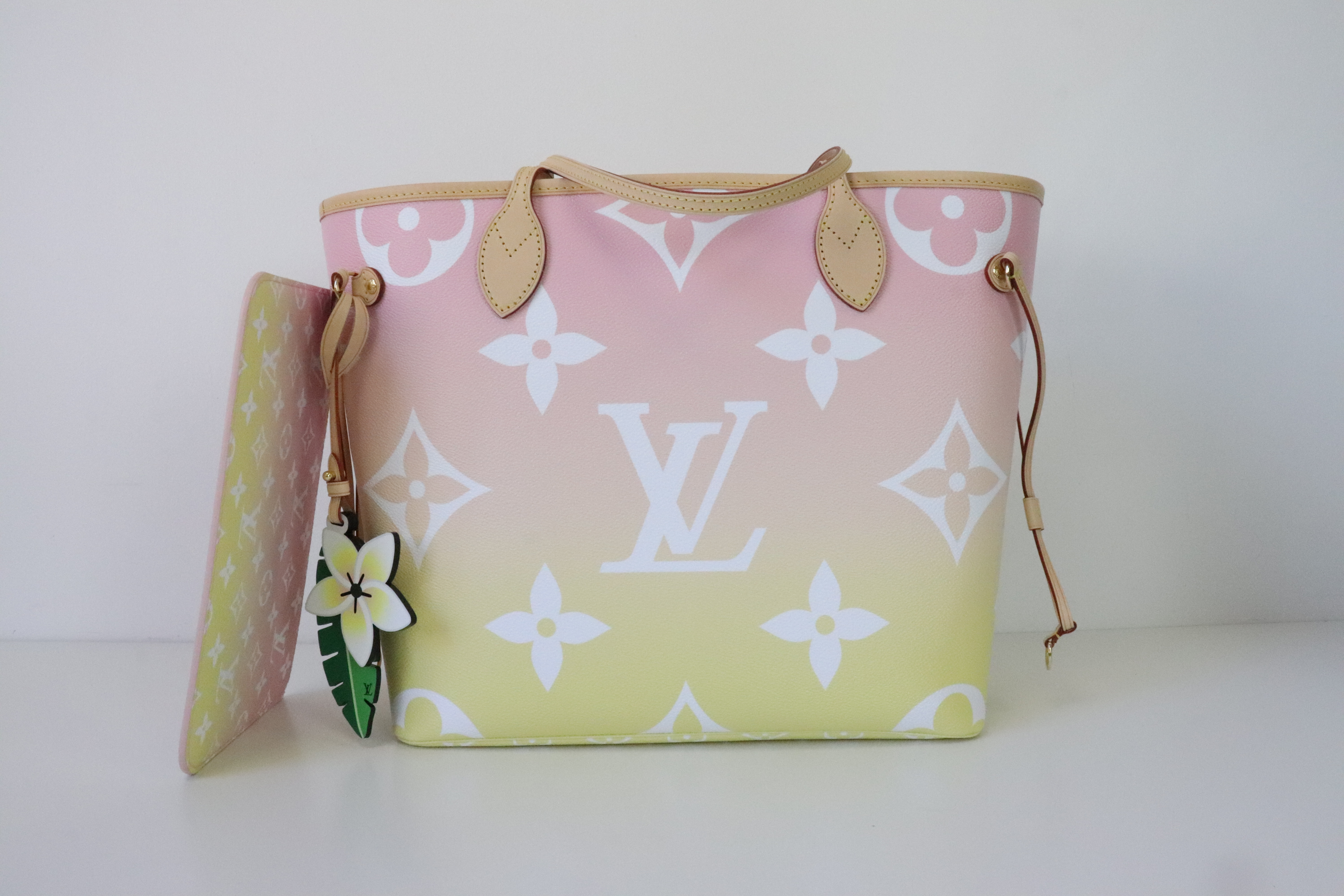 Louis Vuitton LV Neverfull by the pool Pink Leather ref.273066 - Joli Closet