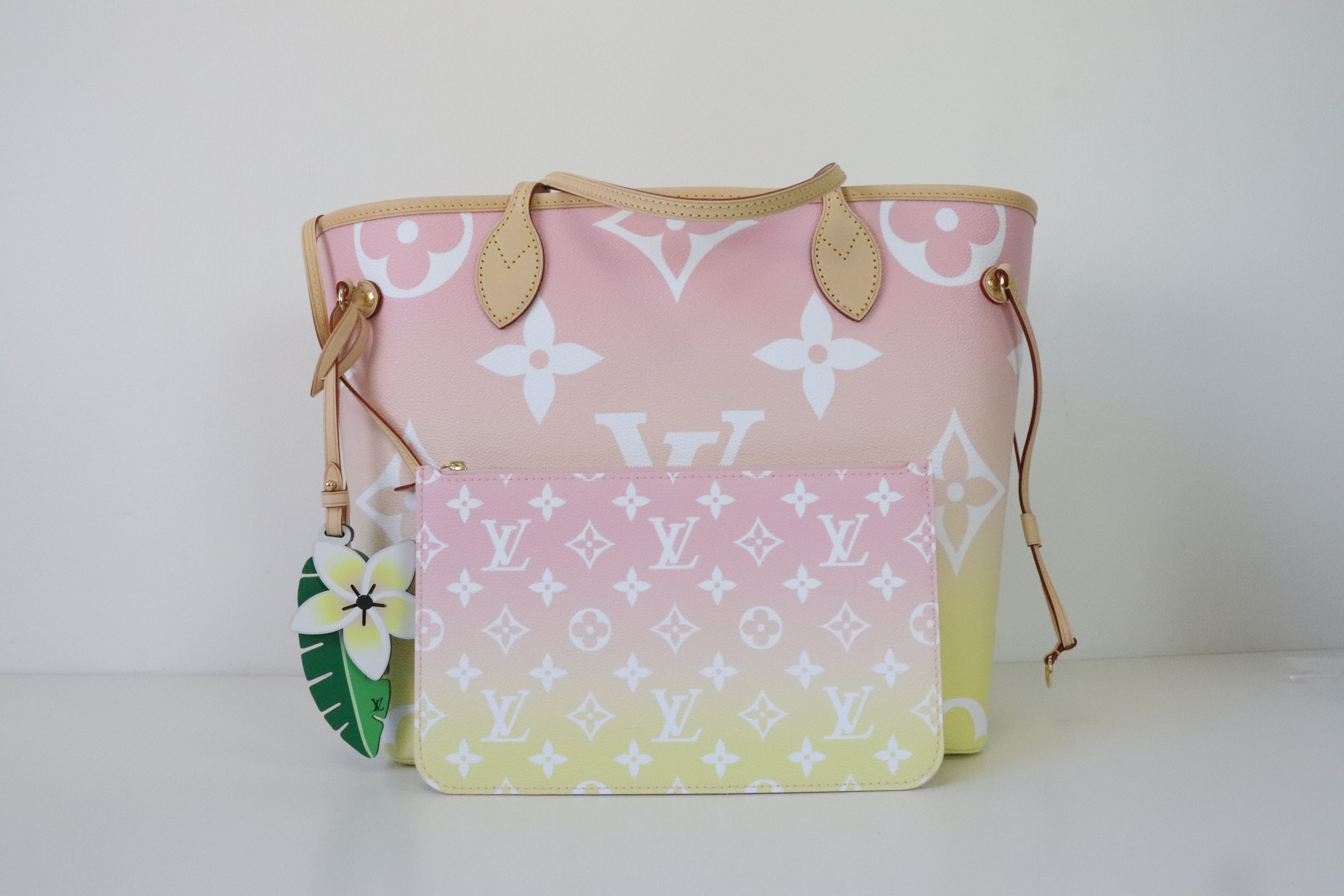 Louis Vuitton LV Neverfull by the pool pink Leather ref.300353 - Joli Closet