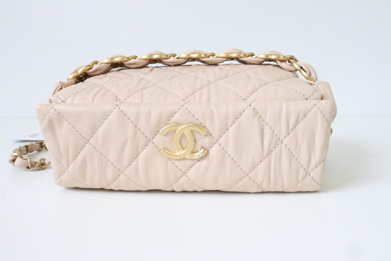 aiueo様 　CHANELおまとめ　専用です！ 25S◇限定CCロゴ♪◇CHANEL パスポート ケース ラムスキン