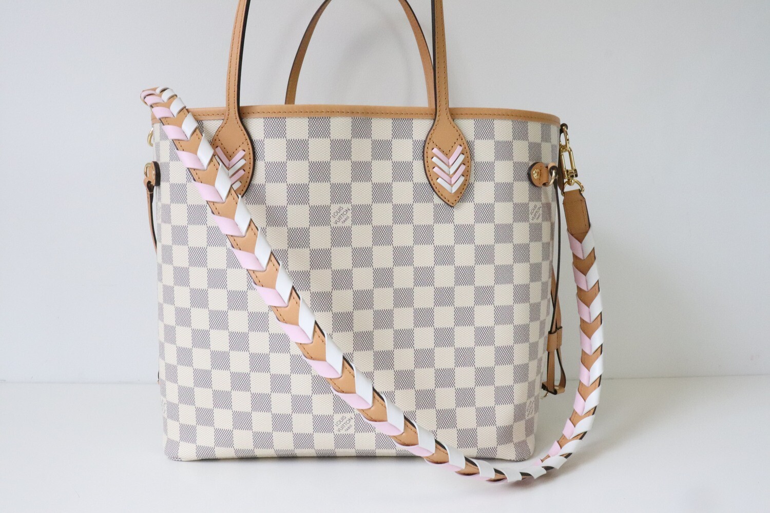 Louis Vuitton White And Beige Damier Azur Coated Canvas Neverfull MM Gold  Hardware Available For Immediate Sale At Sotheby's