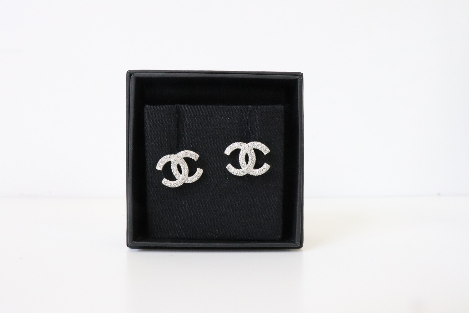 Chanel Earrings CC Crystal, New in Box