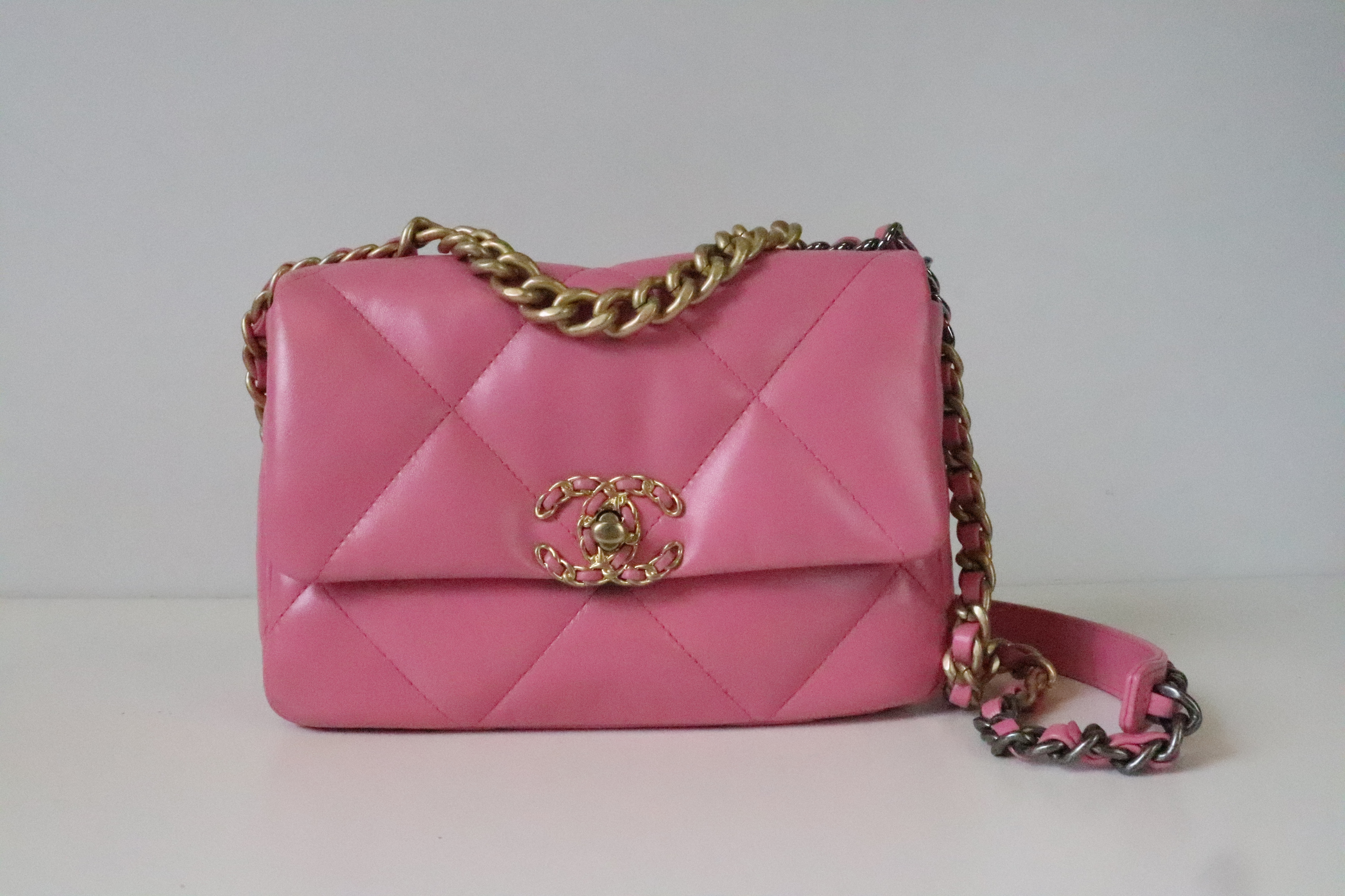 Chanel 19 Small, 21S Pink, New in Box