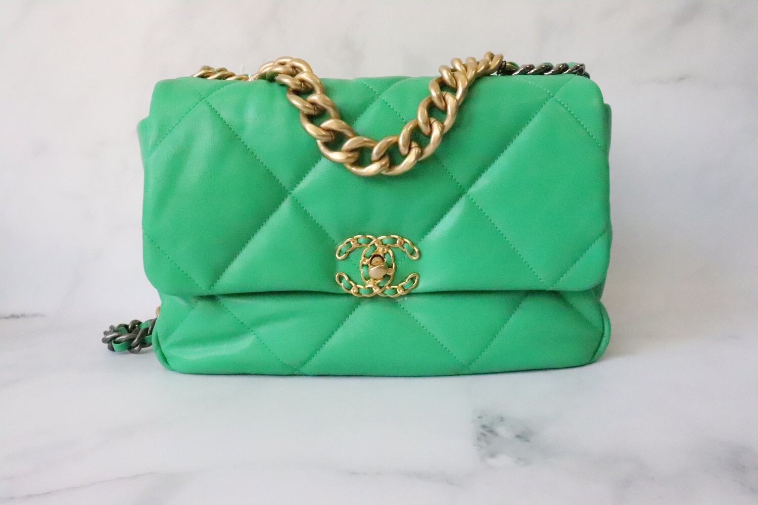 Chanel 19 Large 20S Green, Leather, Gold Hardware, New in Dustbag