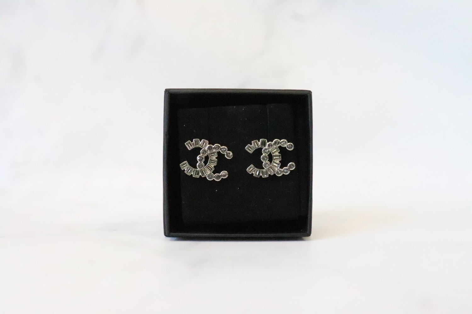 Chanel Earrings CC Grey Mixed Crystal 17B, Preowned in Box