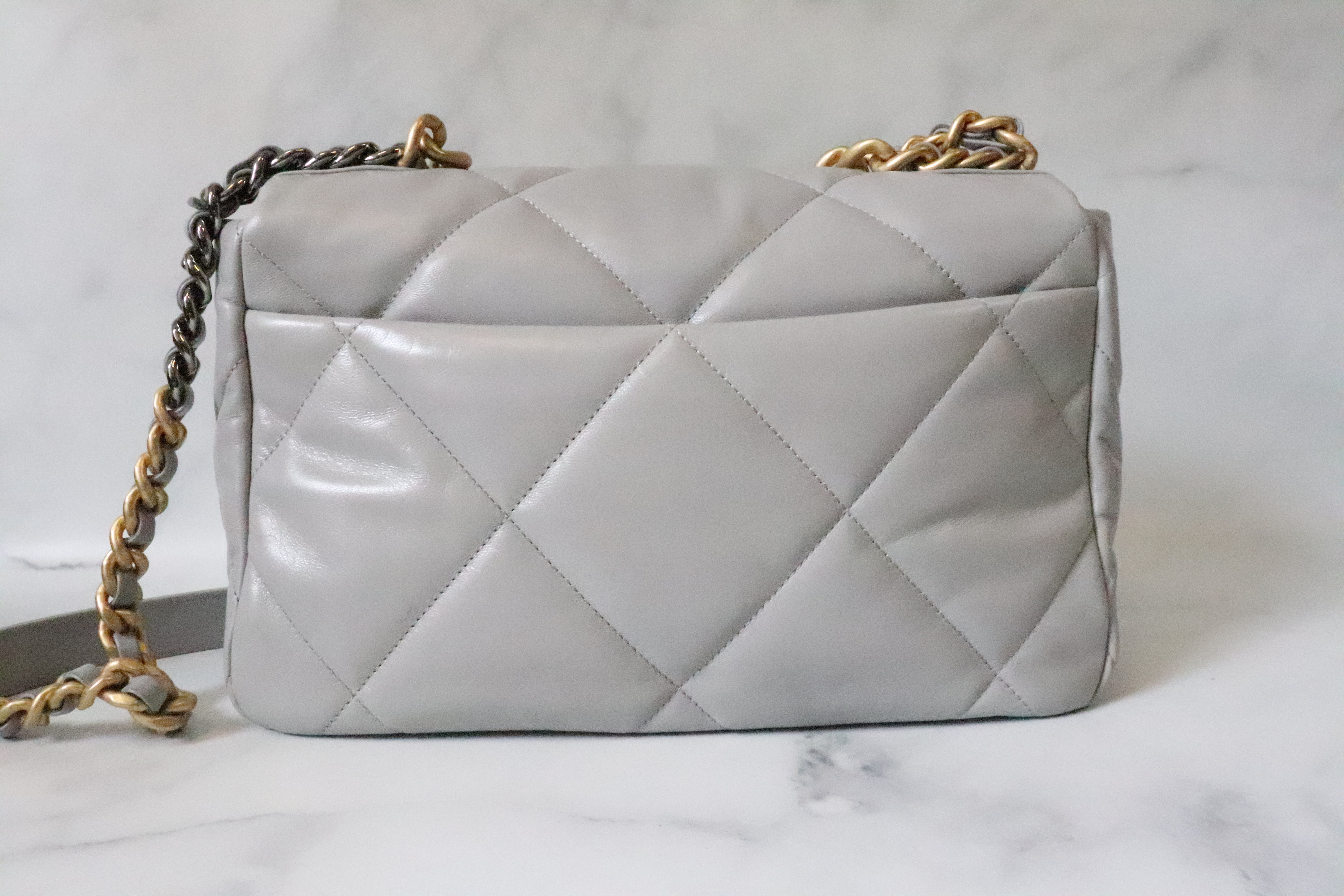 Chanel 19 Large, Grey Leather, Preowned in Dustbag WA001