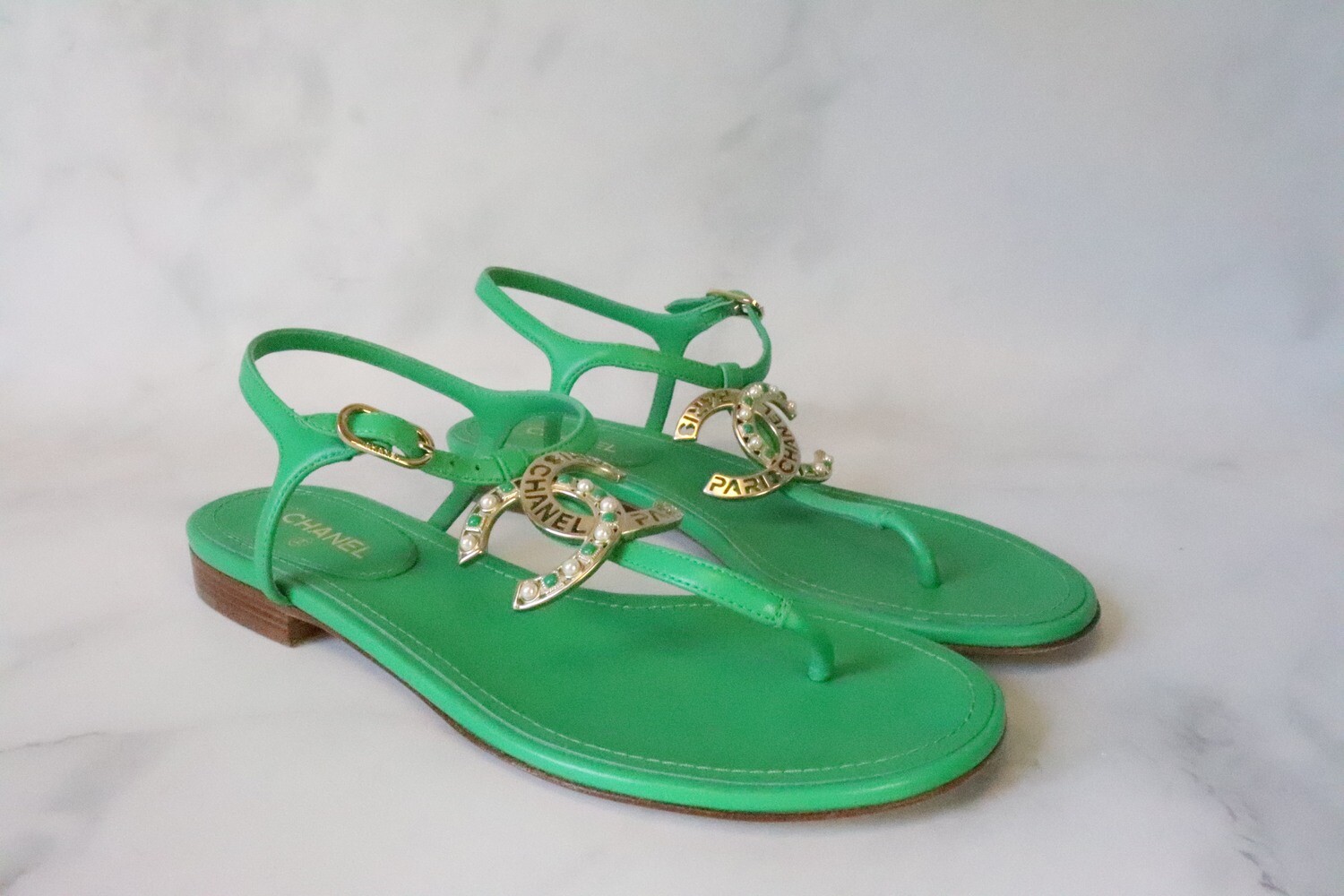 Chanel Shoes 20S Green Thong, New in Box