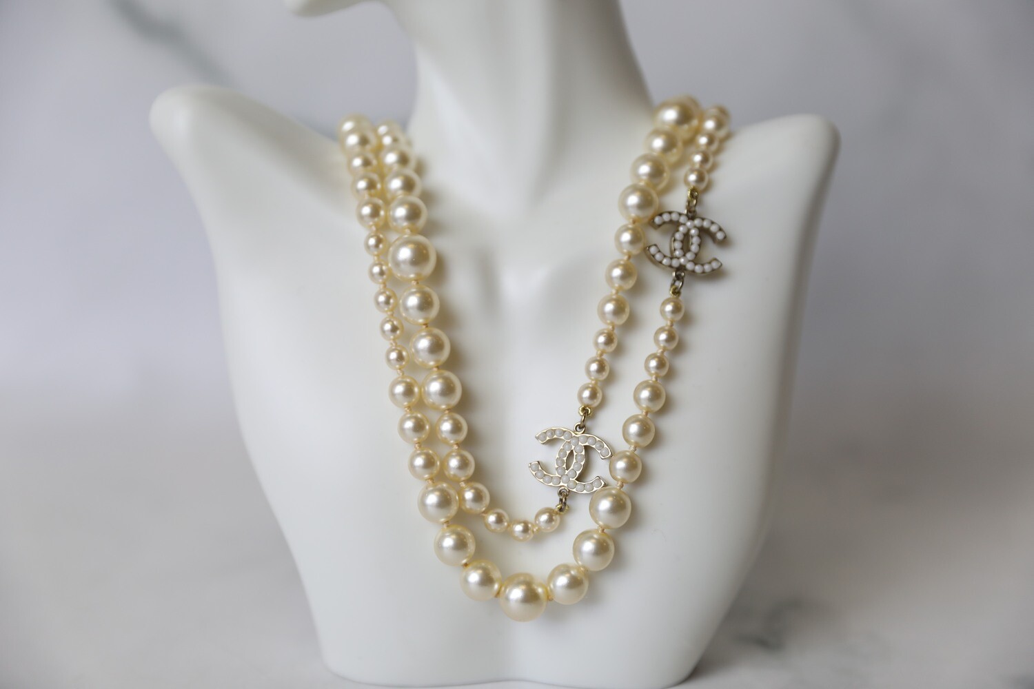 Chanel Pearl Necklace, Preowned in Box WA001
