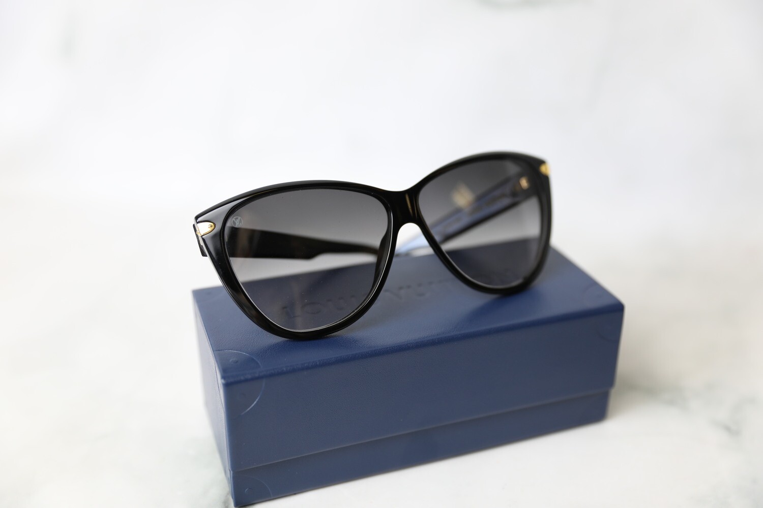 Louis Vuitton Sunglasses, Z1293W, Preowned in Box WA001