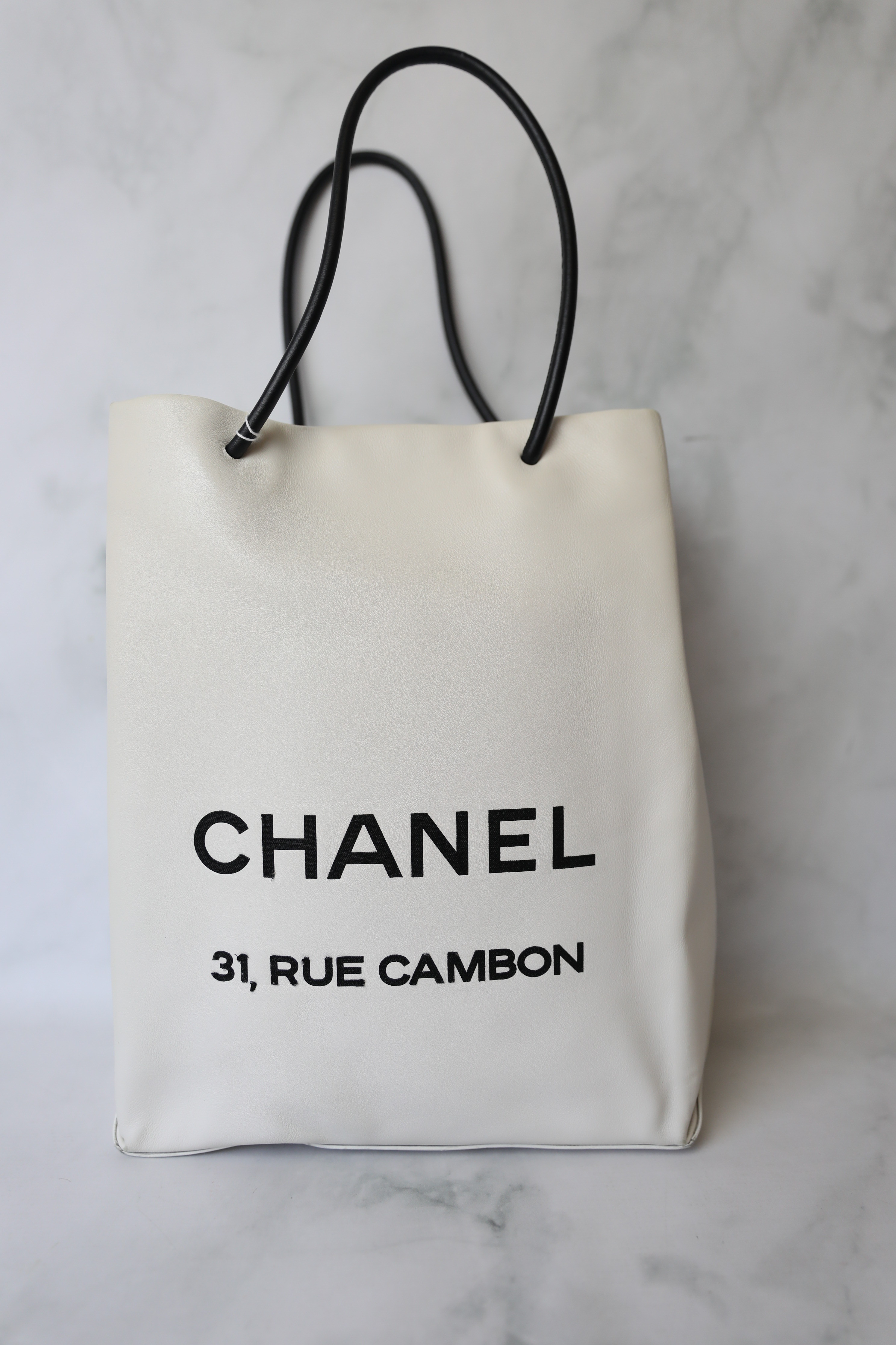 CHANEL 31 Rue Cambon Essential Tote