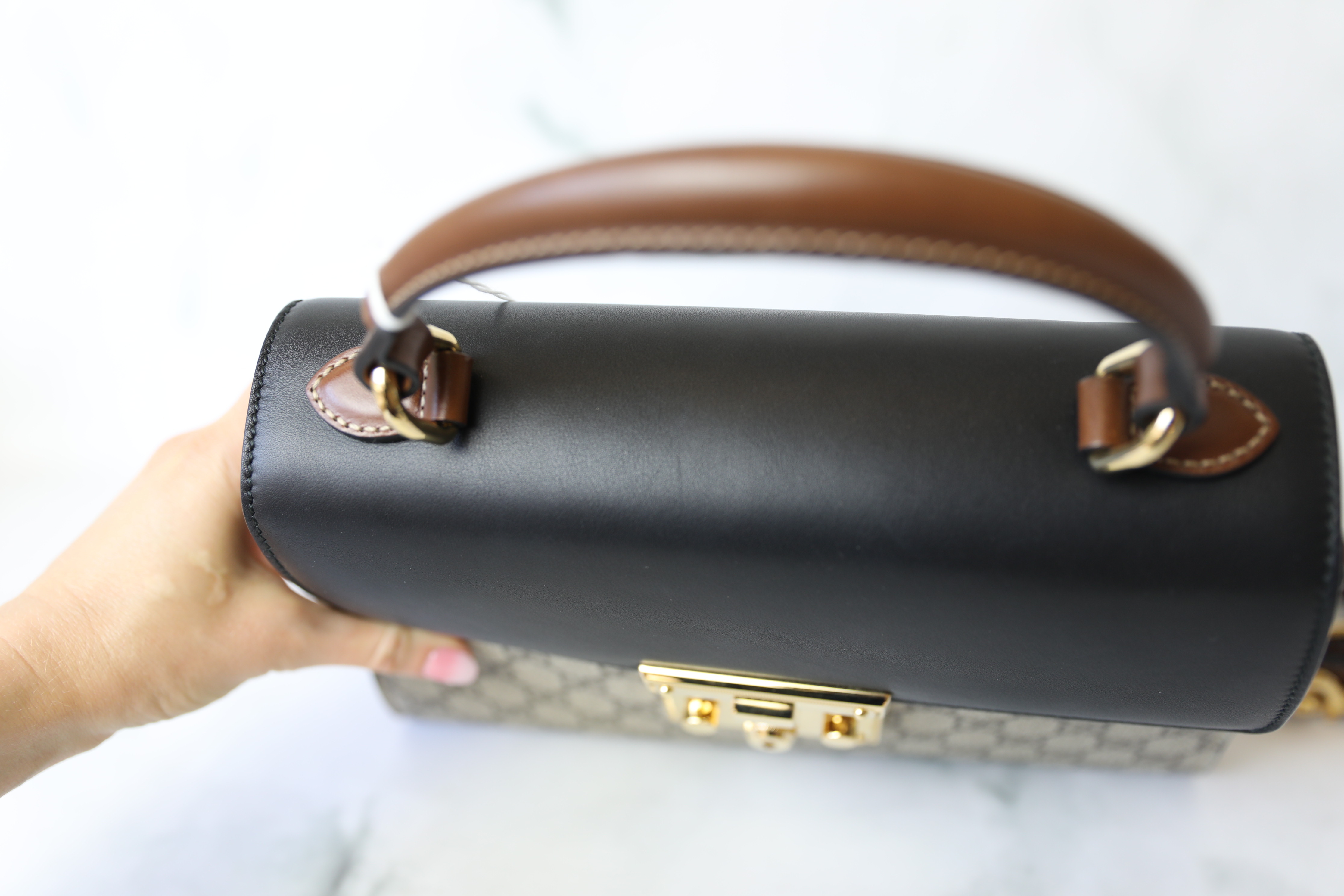Gucci Medium GG Supreme Padlock Shoulder Bag w/ Box – Oliver Jewellery
