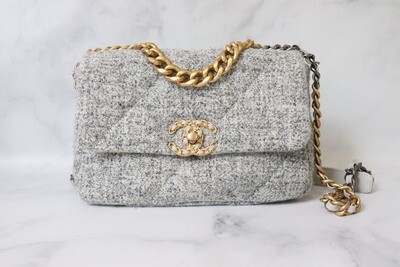Chanel 19 Small, Light Grey Tweed, Mixed Tone Hardware, Preowned in Dustbag GA003P
