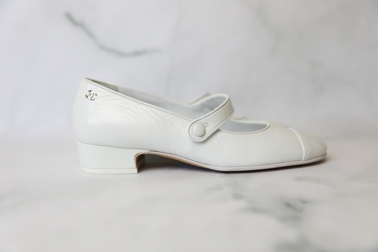 Chanel Mary Jane Pumps, White, Size 38.5, New in Box WA001