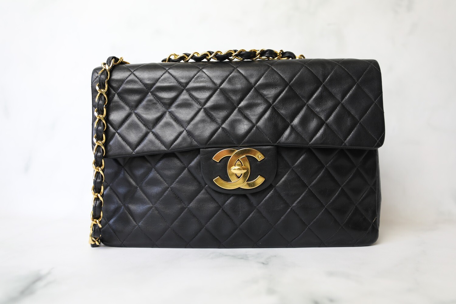 Chanel Vintage Maxi, Black lambskin with Gold Hardware, Preowned no Dustbag WA001