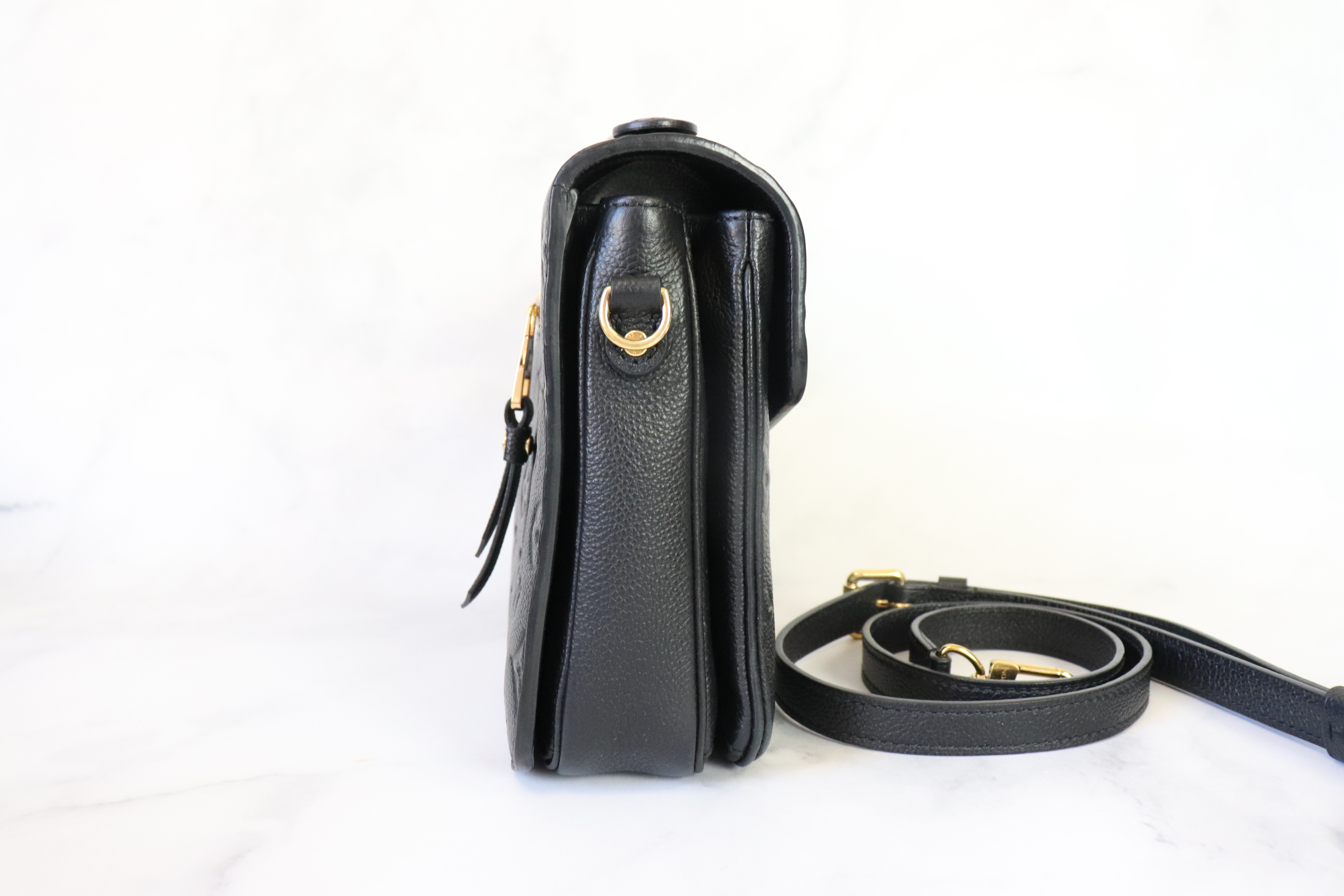 JZC7849 Black Empreinte Leather Pochette Metis Since year 2017 With dustbag  and adjustable strap Used signs on hardware and inner Great…