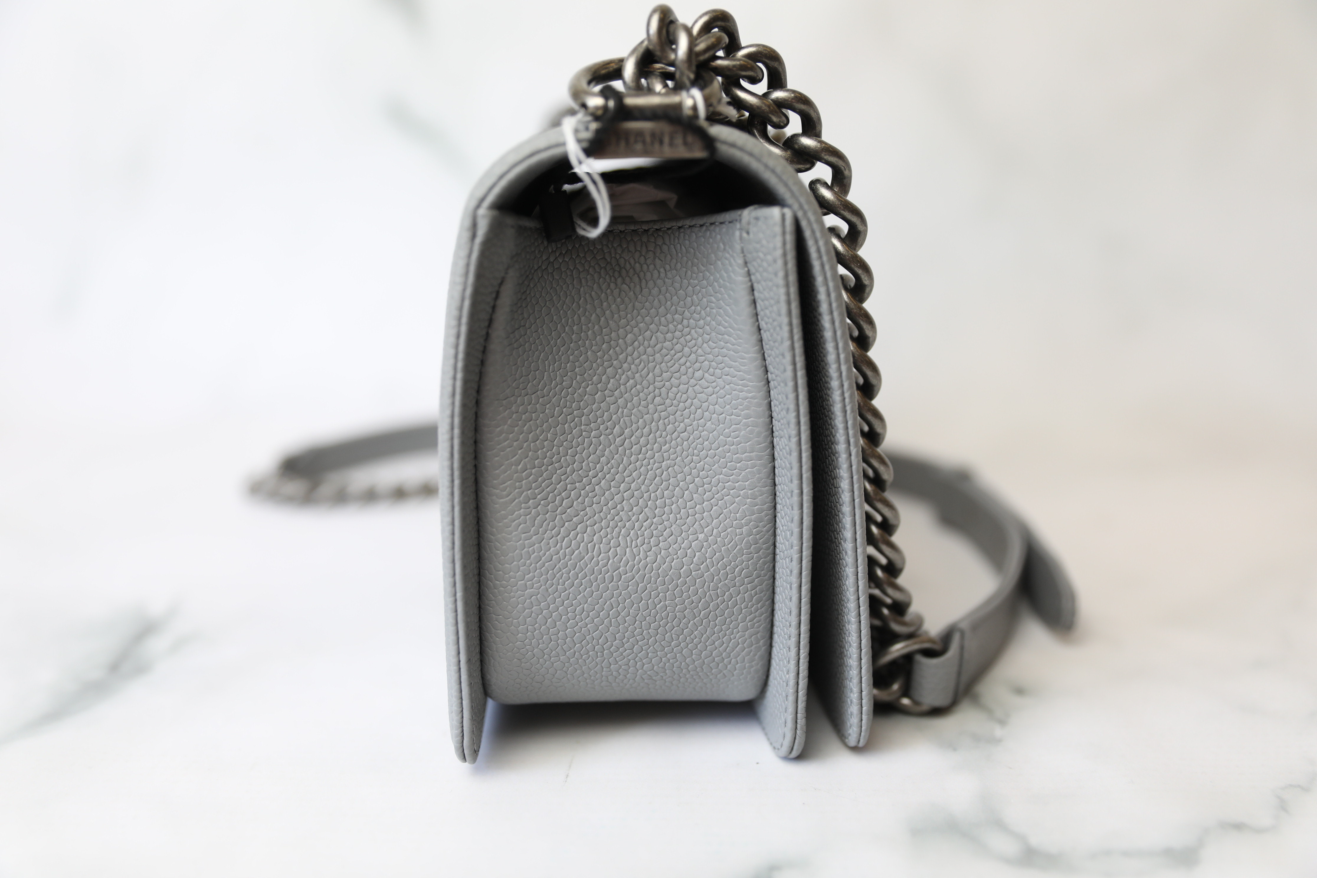 Chanel Black Classic flap bag ○ Labellov ○ Buy and Sell Authentic Luxury